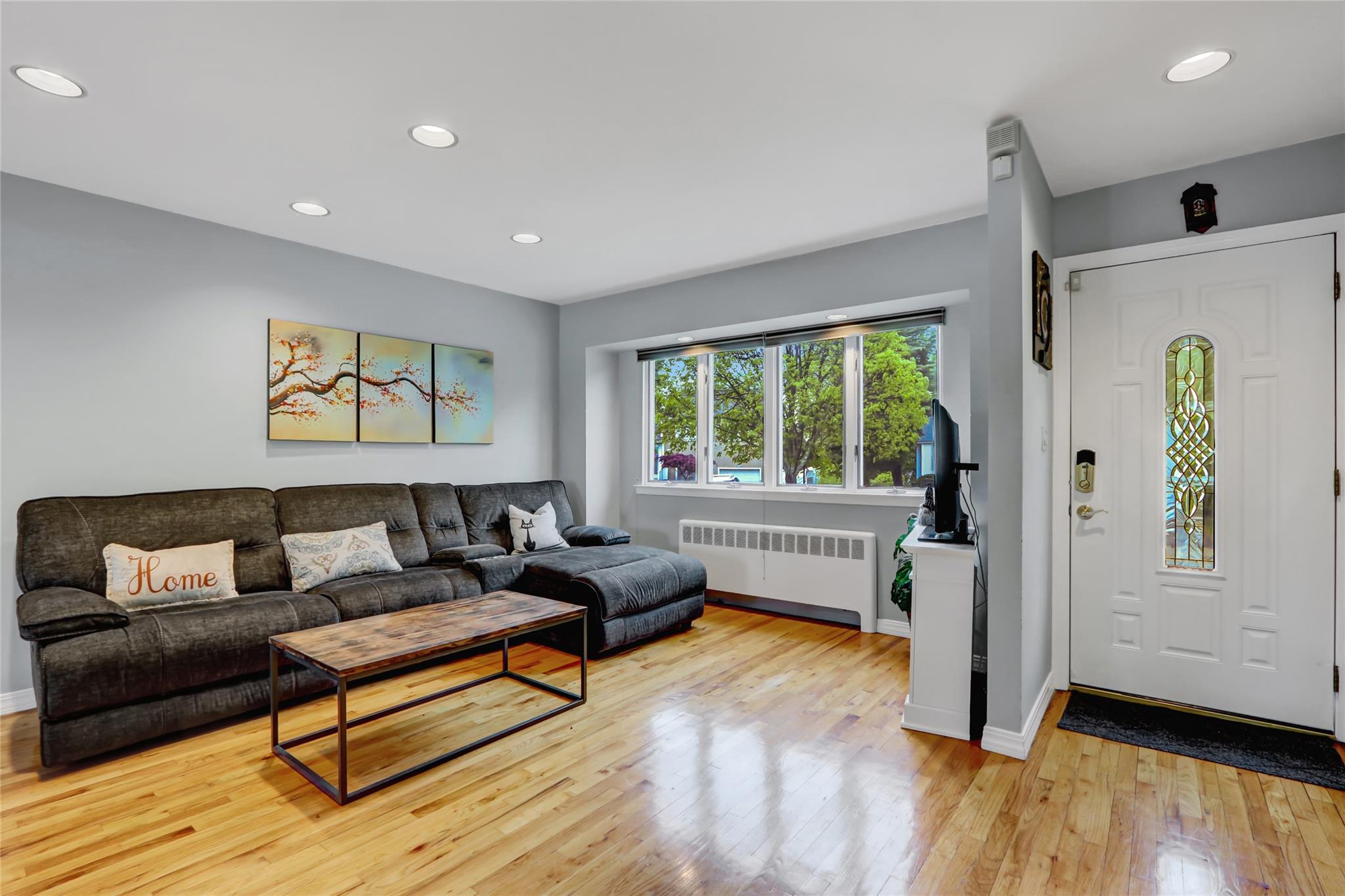 42 Briarwood Lane, Plainview, NY 11803