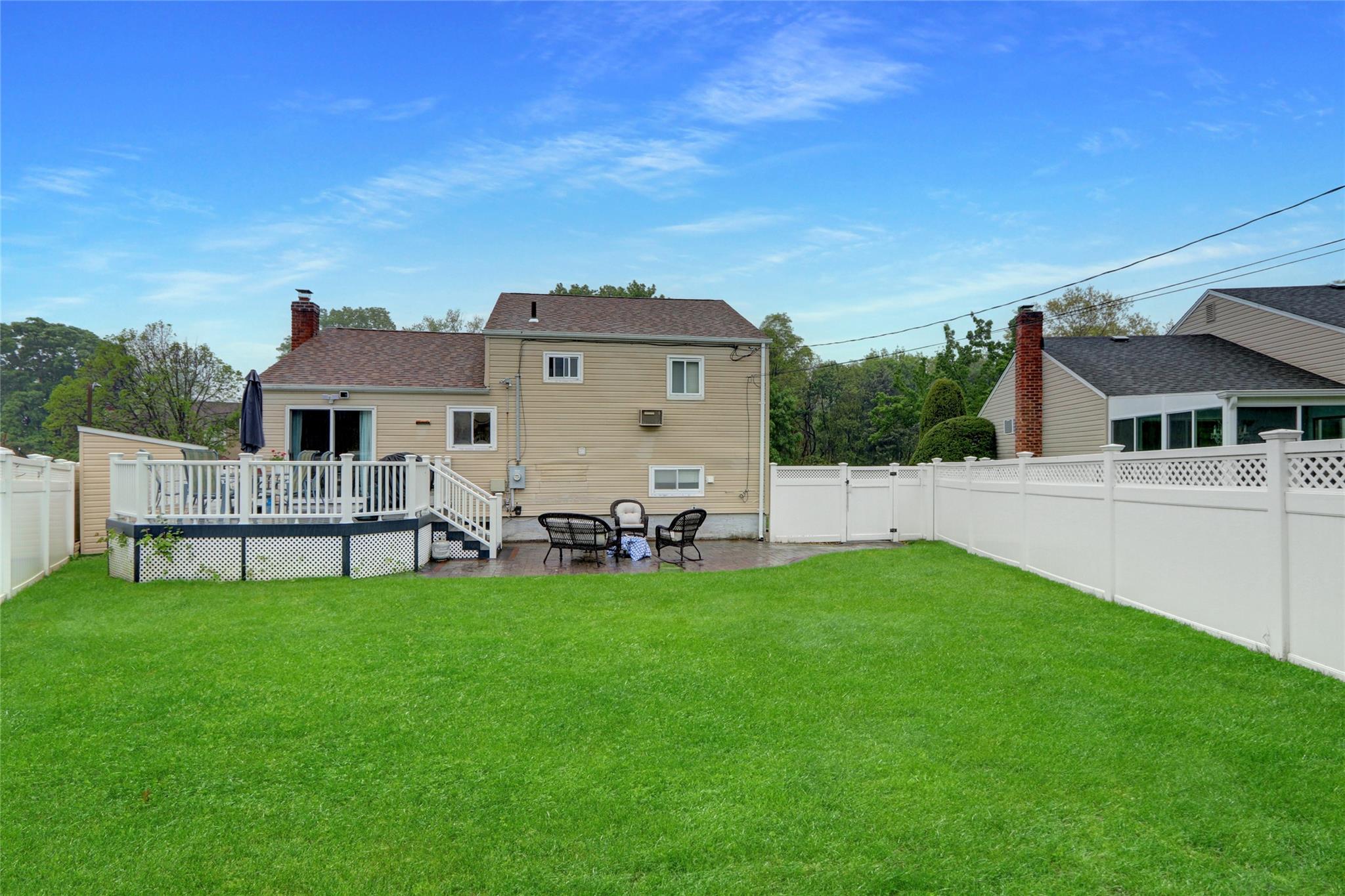 42 Briarwood Lane, Plainview, NY 11803