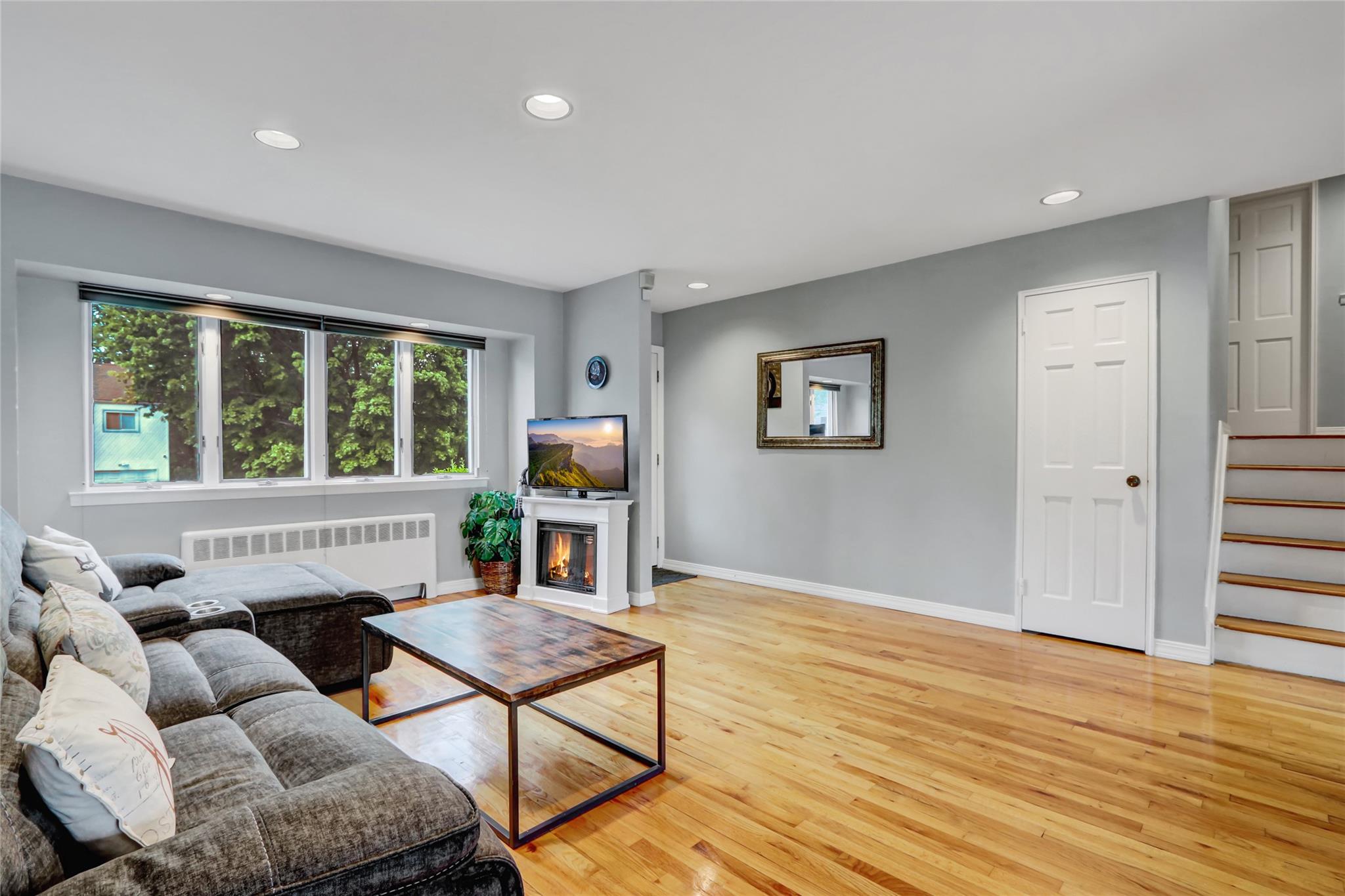 42 Briarwood Lane, Plainview, NY 11803