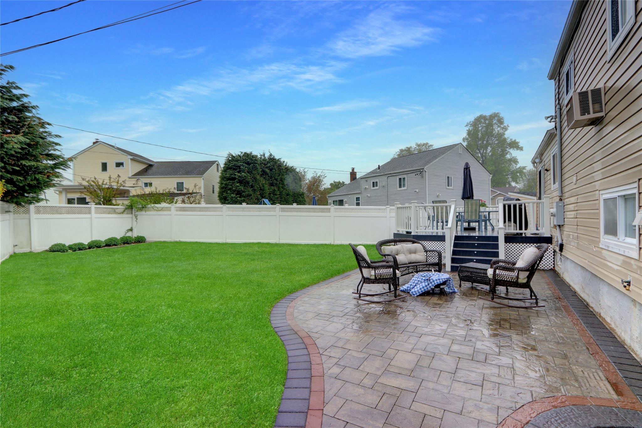 42 Briarwood Lane, Plainview, NY 11803