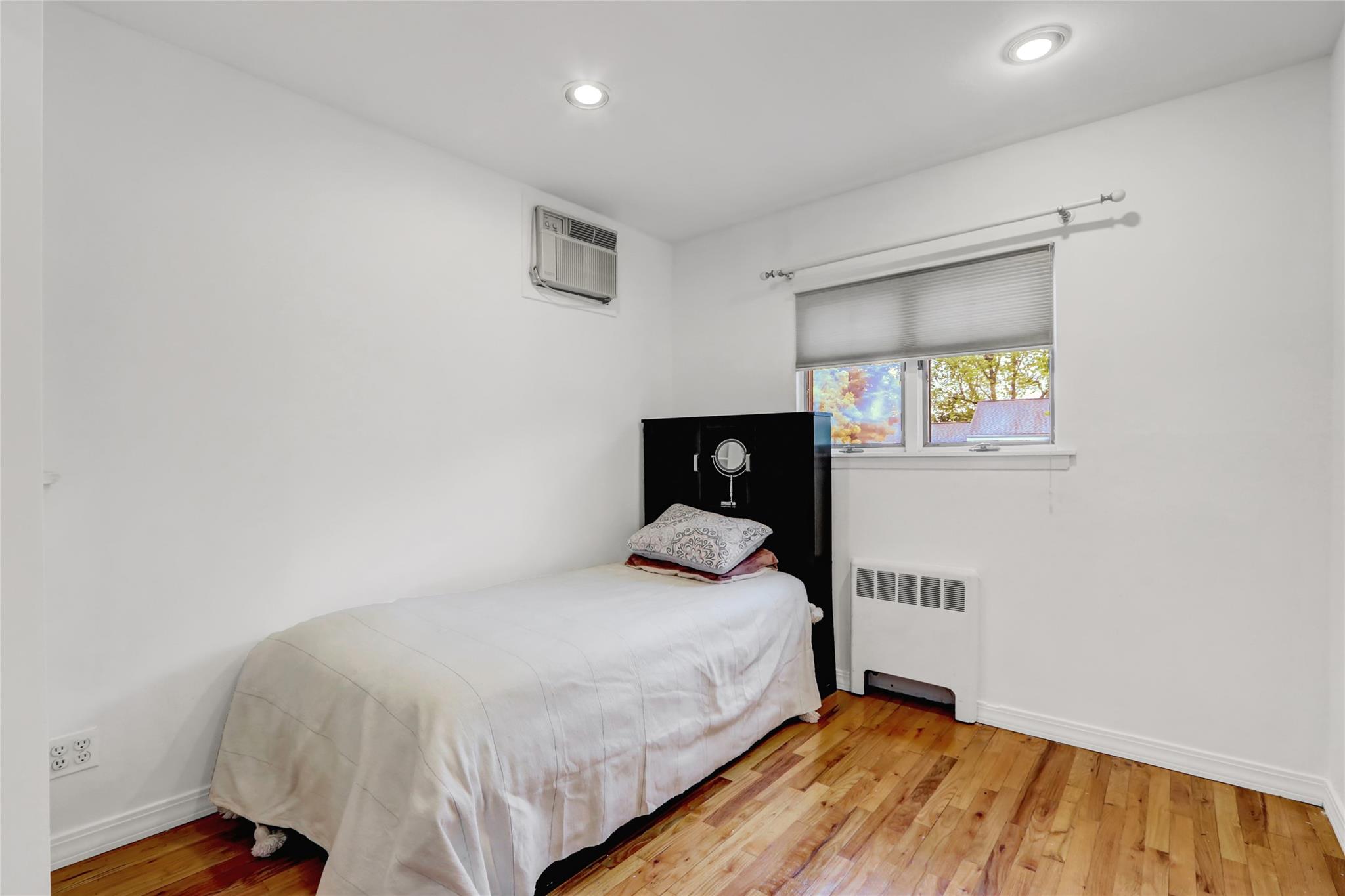 42 Briarwood Lane, Plainview, NY 11803