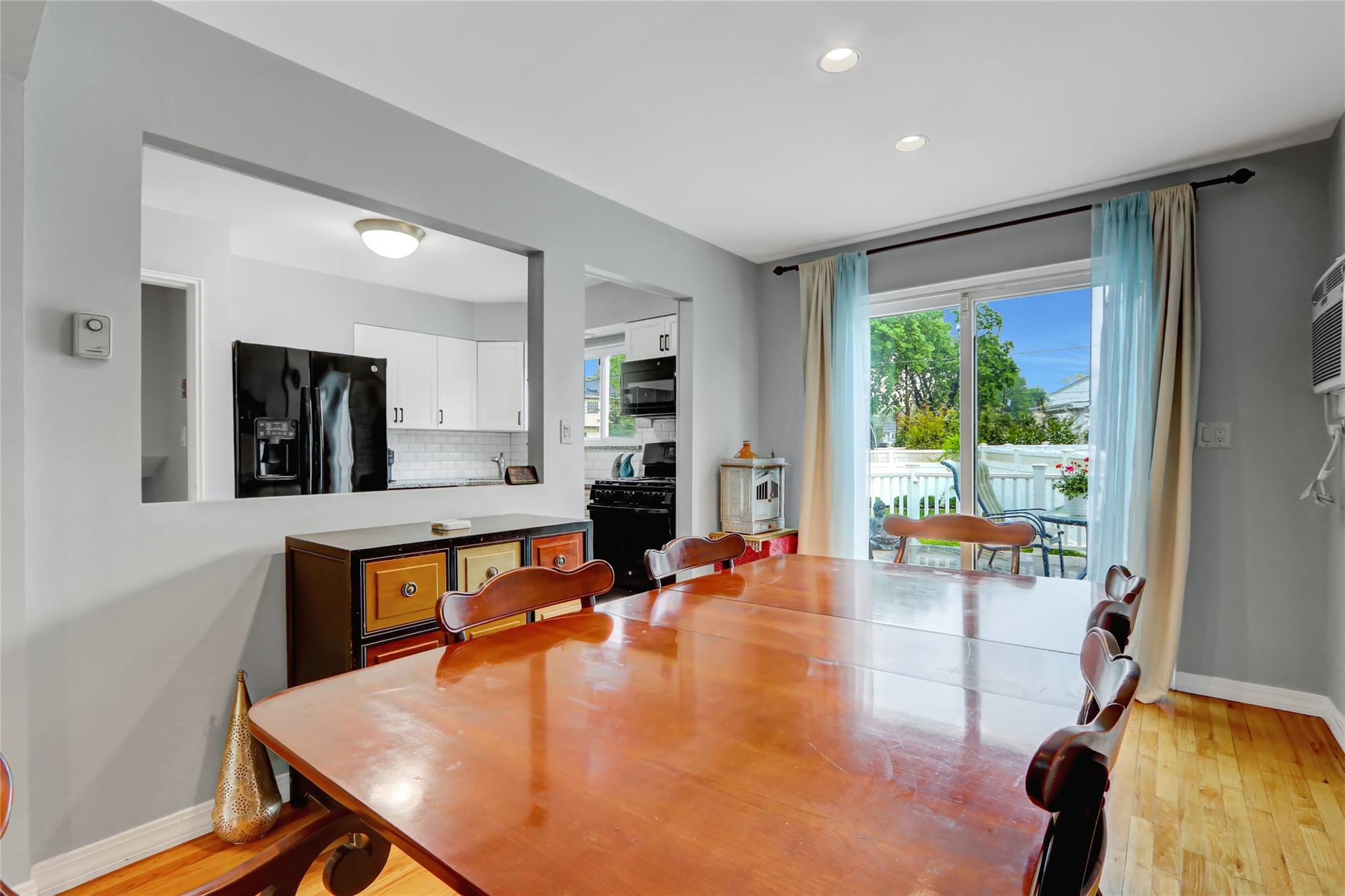 42 Briarwood Lane, Plainview, NY 11803