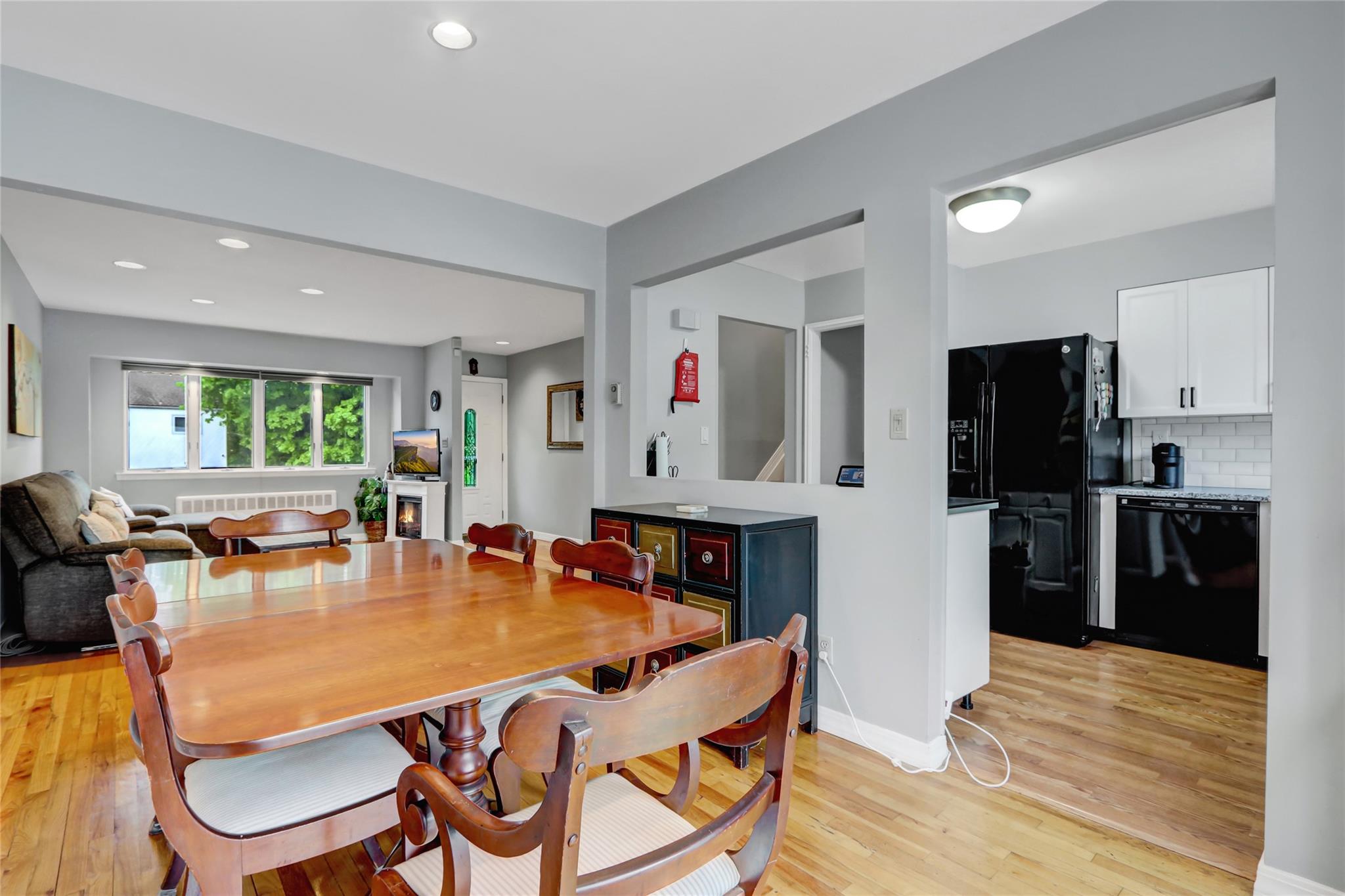 42 Briarwood Lane, Plainview, NY 11803