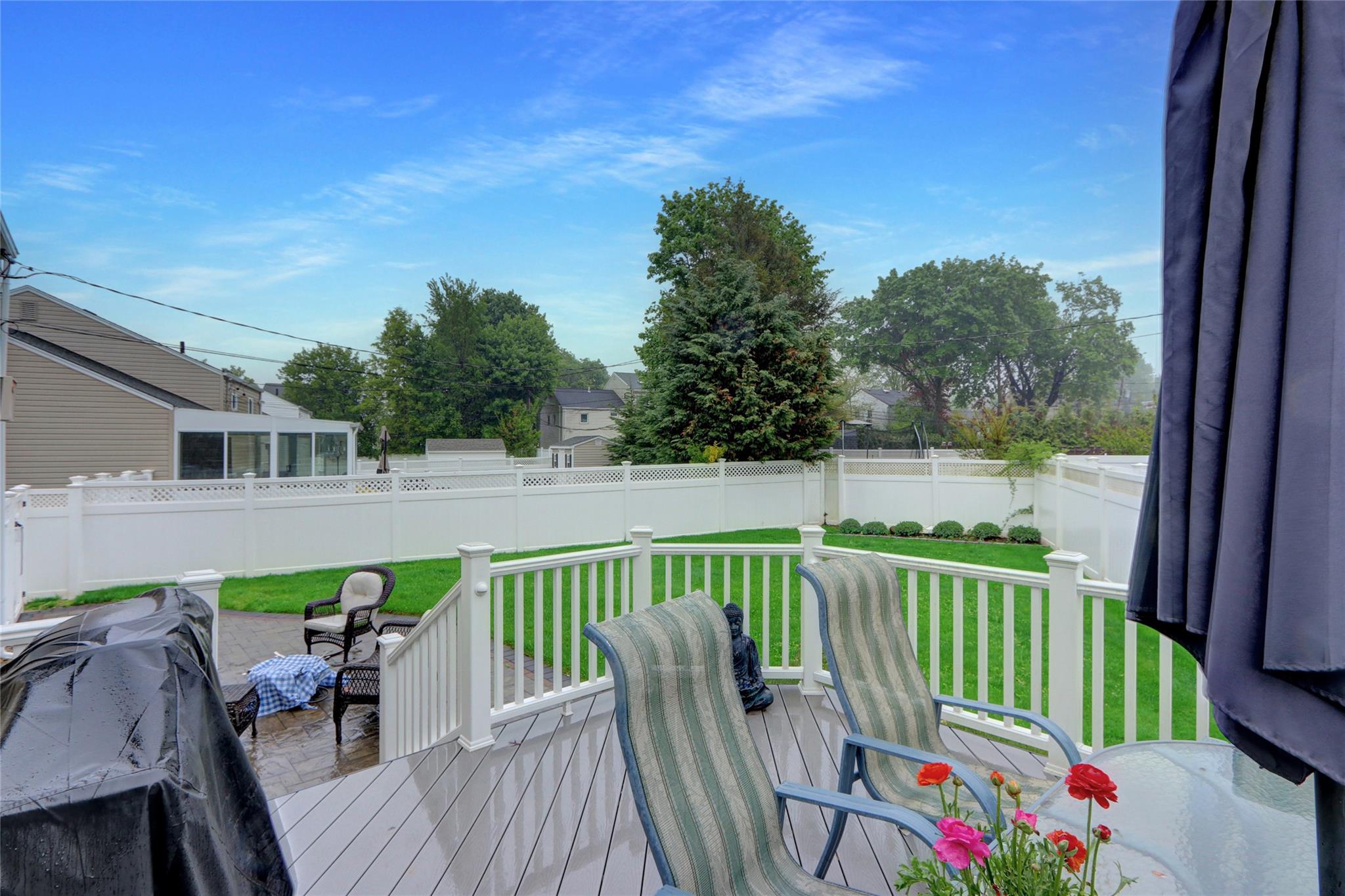 42 Briarwood Lane, Plainview, NY 11803