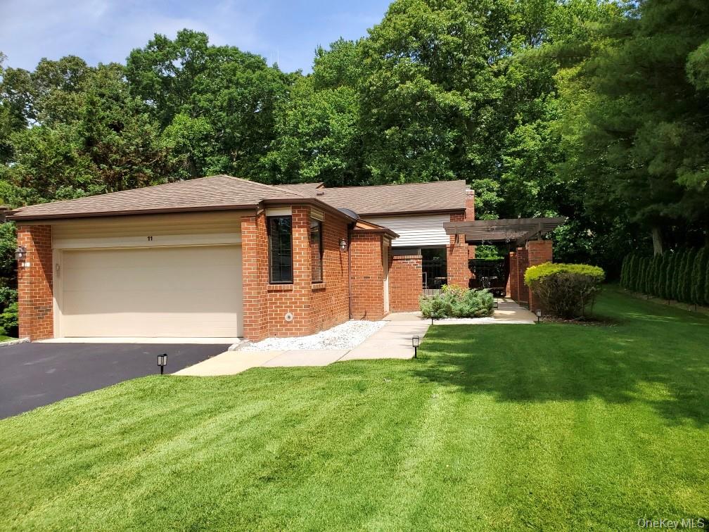 11 Nightingale Court, Manhasset, NY 11030