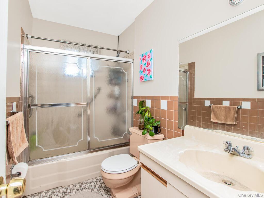 18 South Circle, Yonkers, NY 10703