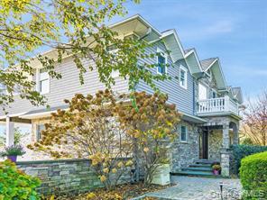 510 Shore Drive, Oakdale, NY 11769