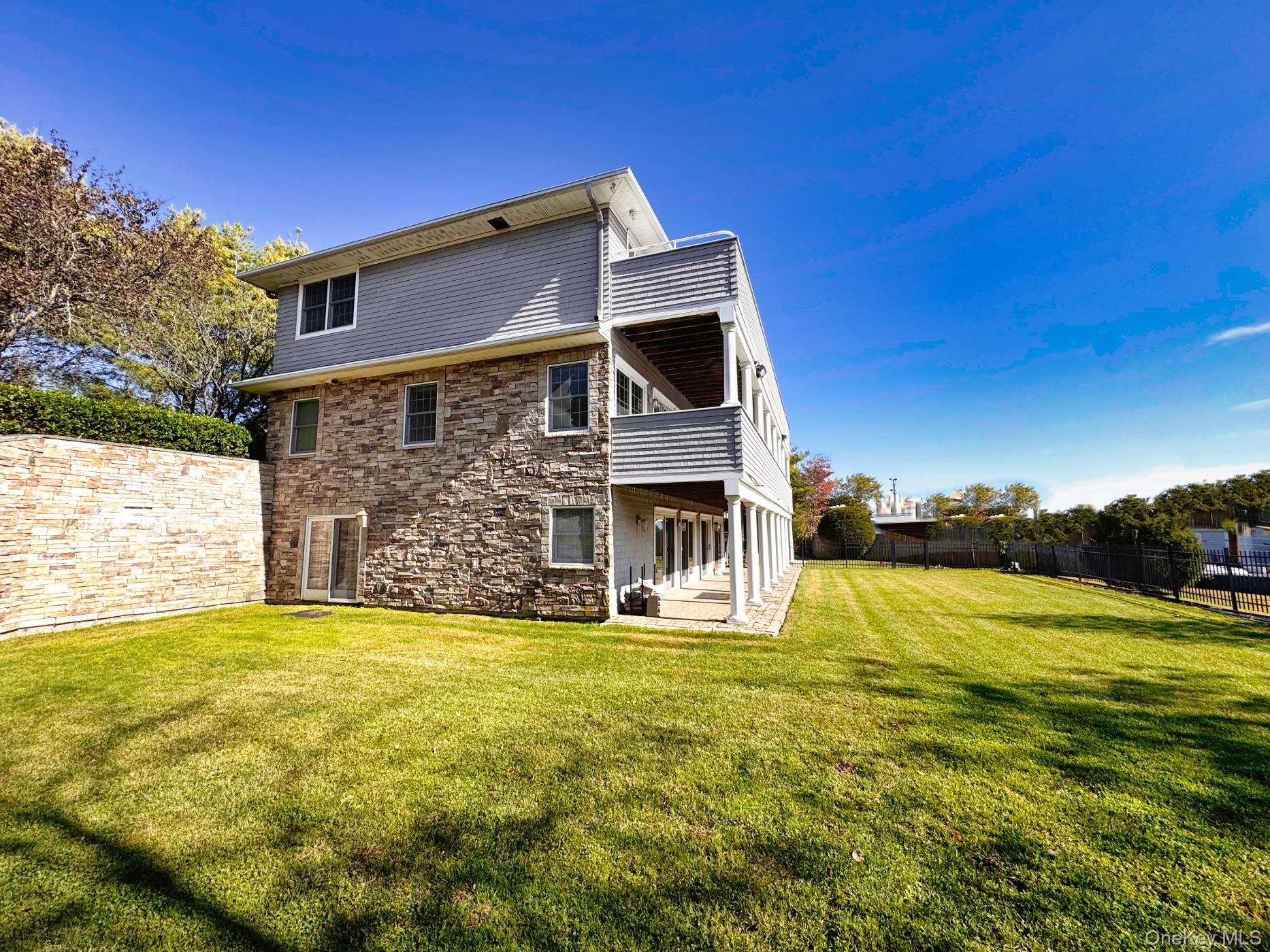 510 Shore Drive, Oakdale, NY 11769