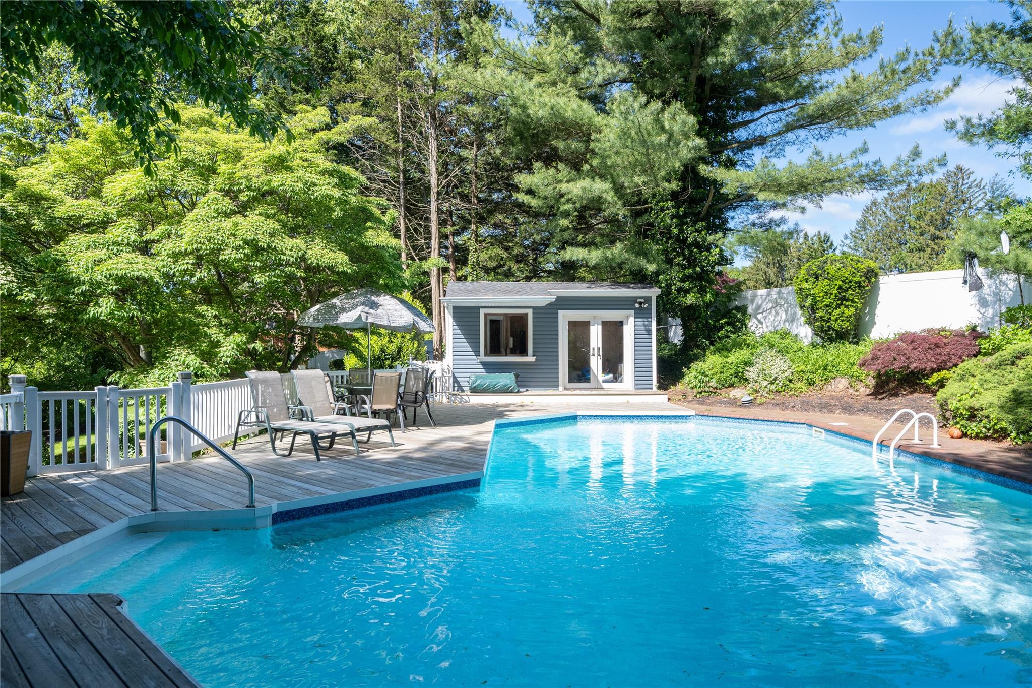 1 Anvil Court, Dix Hills, NY 11746