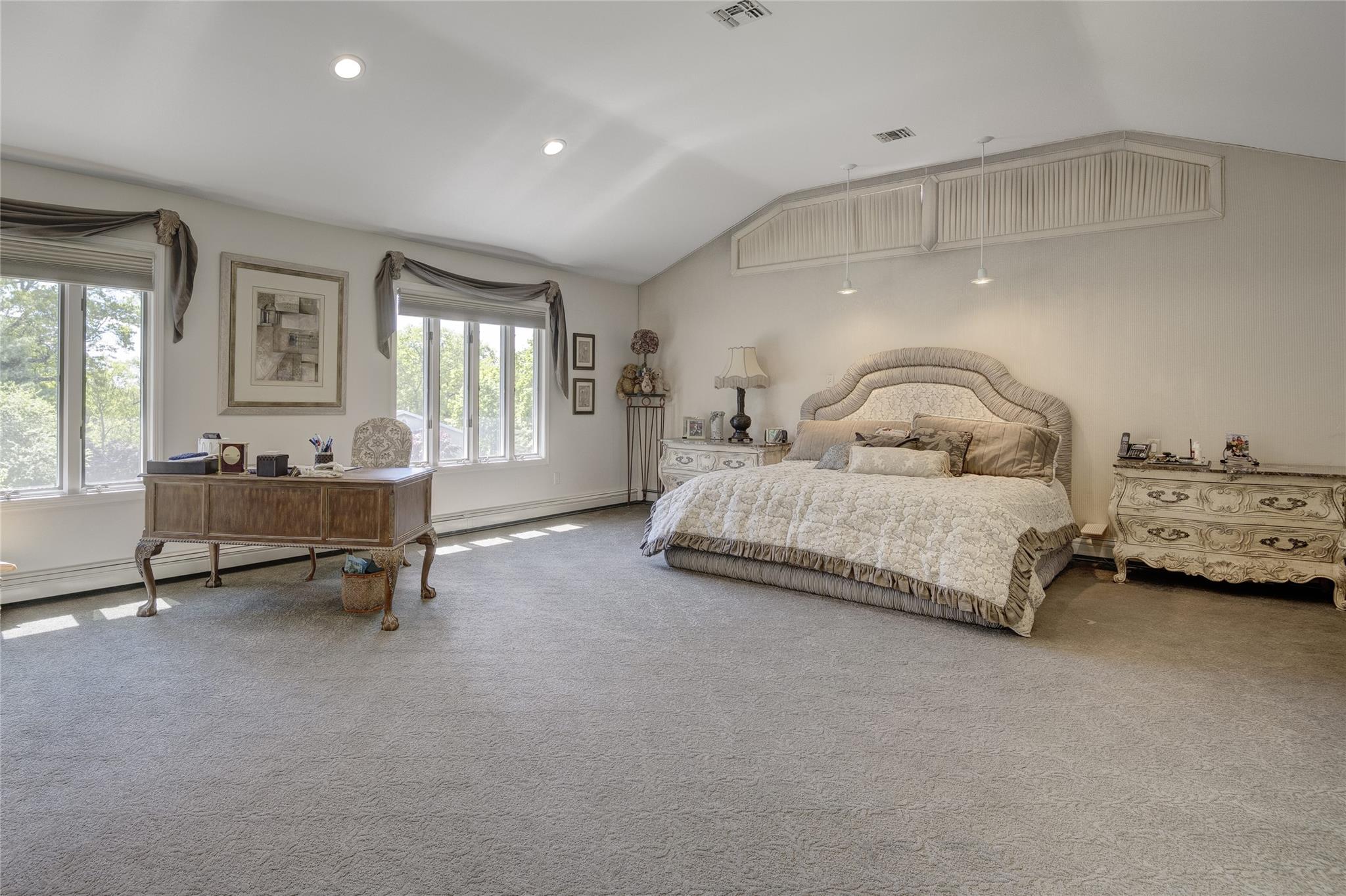 1 Anvil Court, Dix Hills, NY 11746