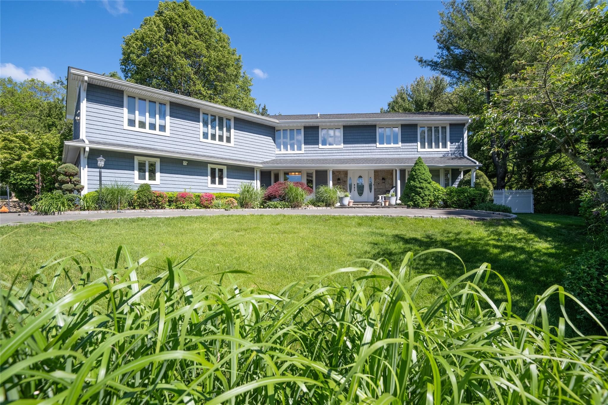 1 Anvil Court, Dix Hills, NY 11746