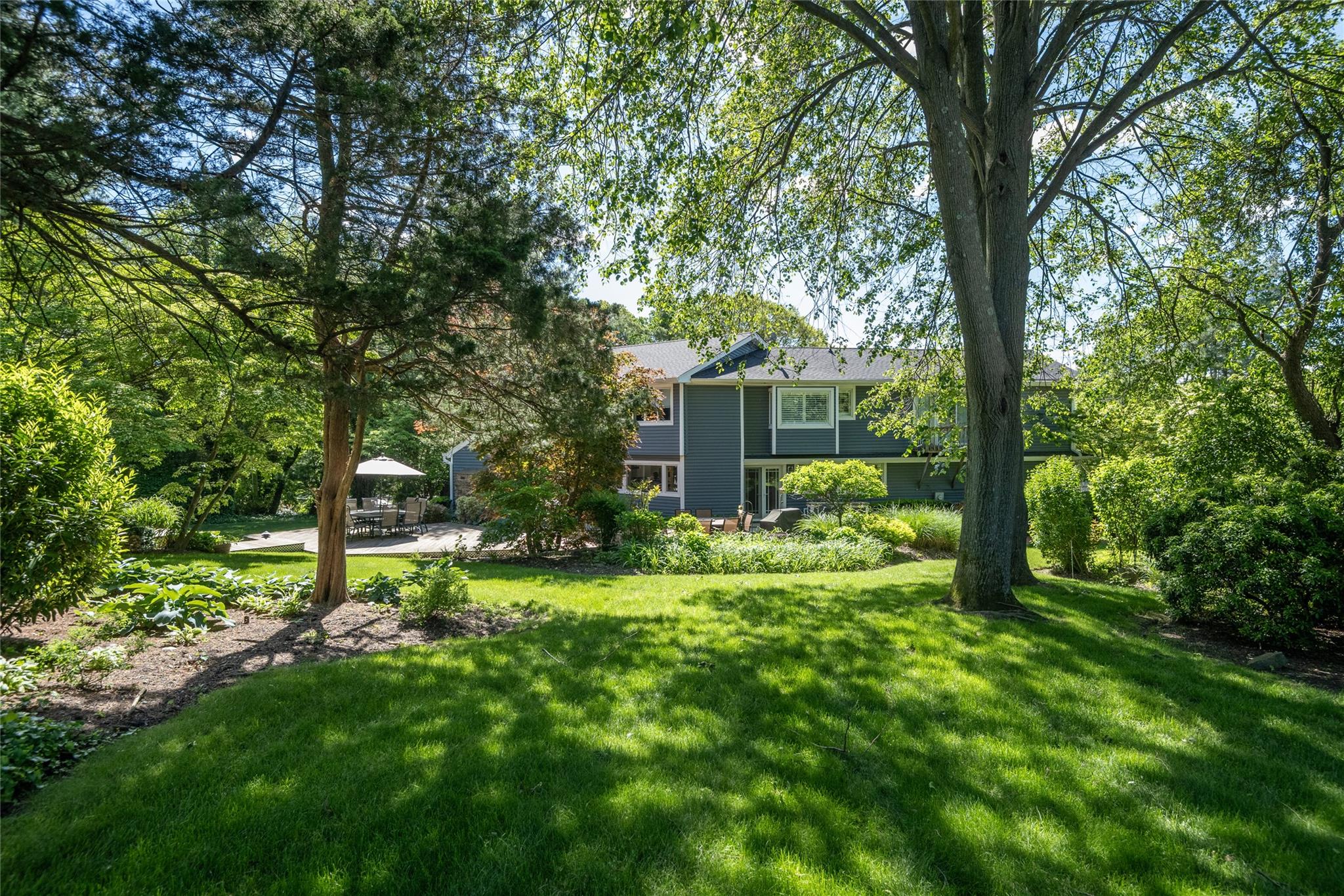 1 Anvil Court, Dix Hills, NY 11746