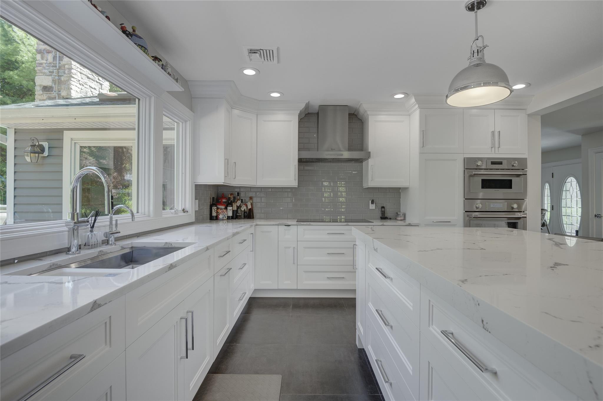 1 Anvil Court, Dix Hills, NY 11746