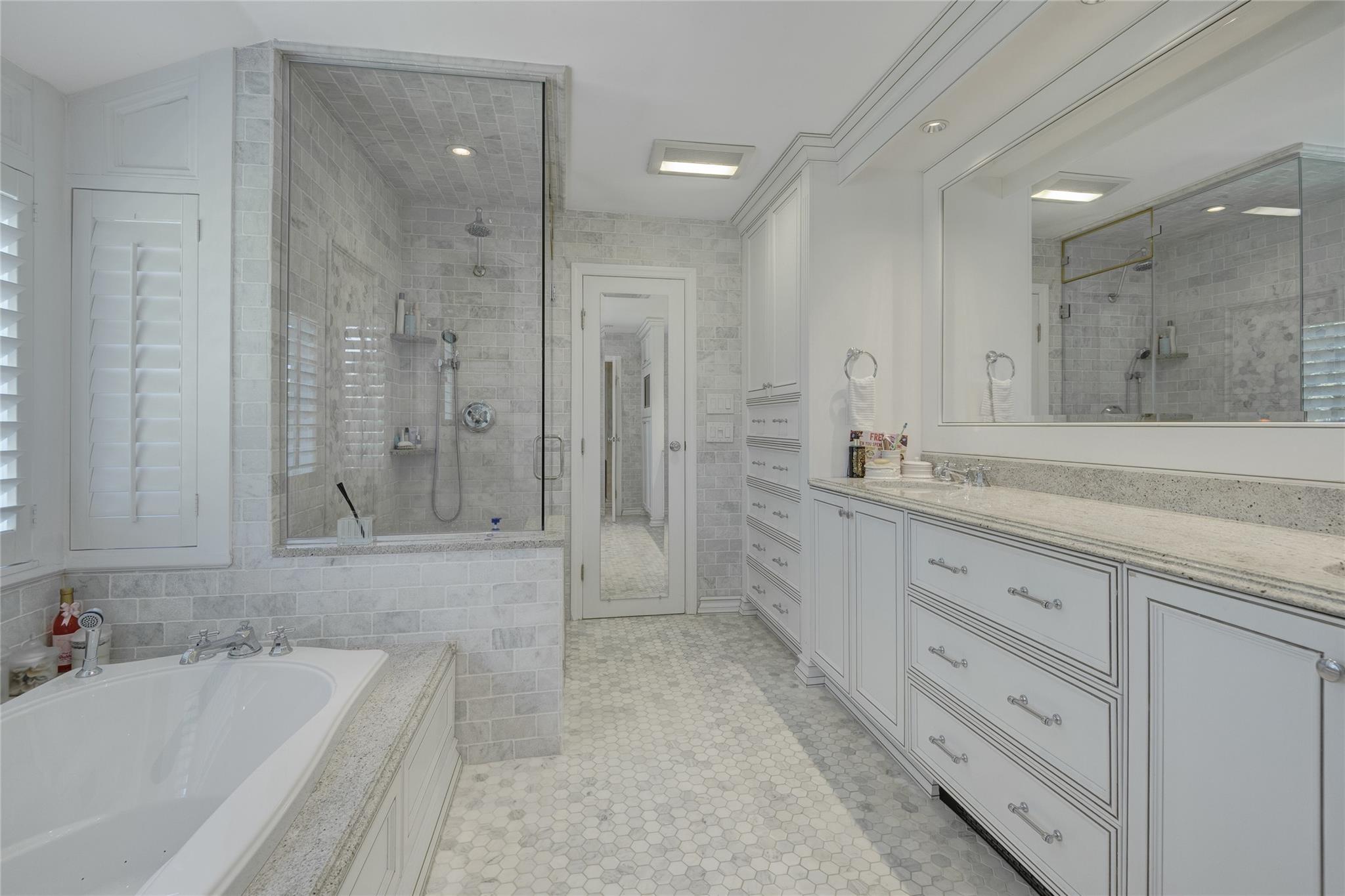 1 Anvil Court, Dix Hills, NY 11746