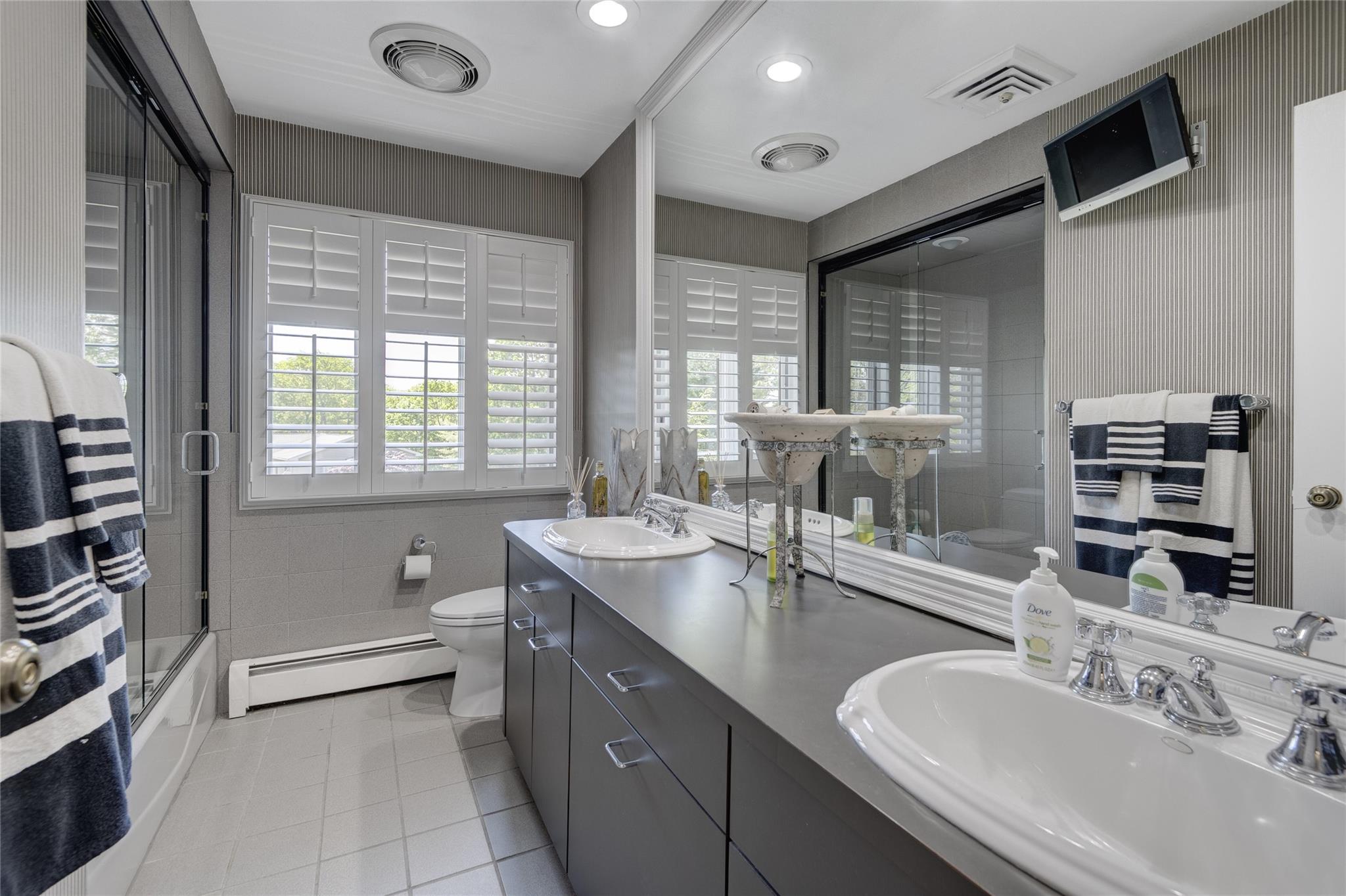 1 Anvil Court, Dix Hills, NY 11746