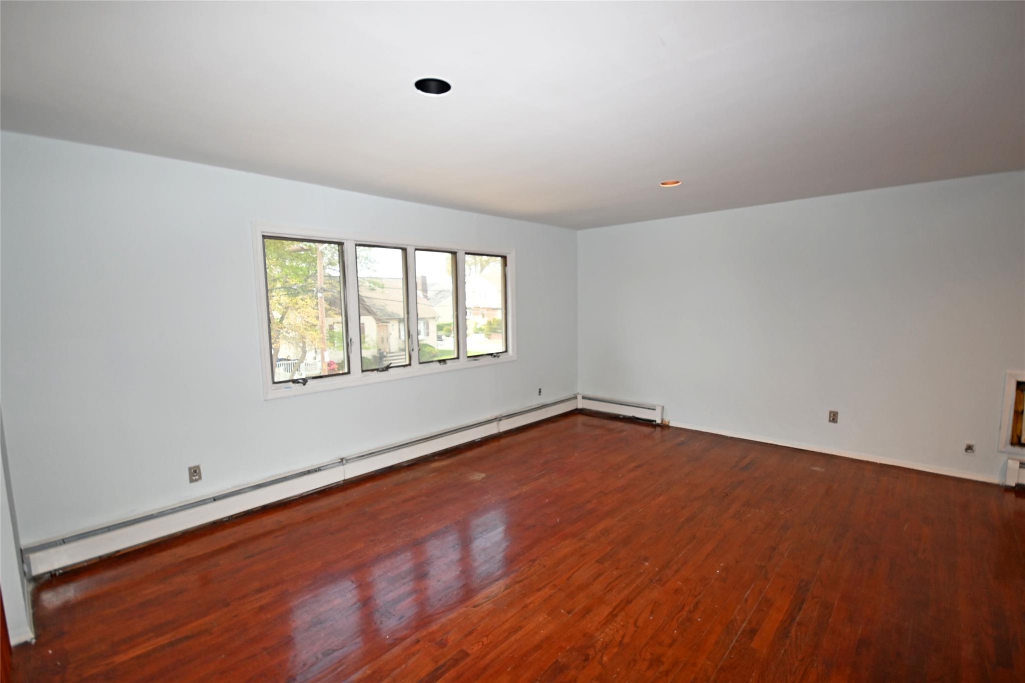 51 Manor Road, Valley Stream, NY 11580