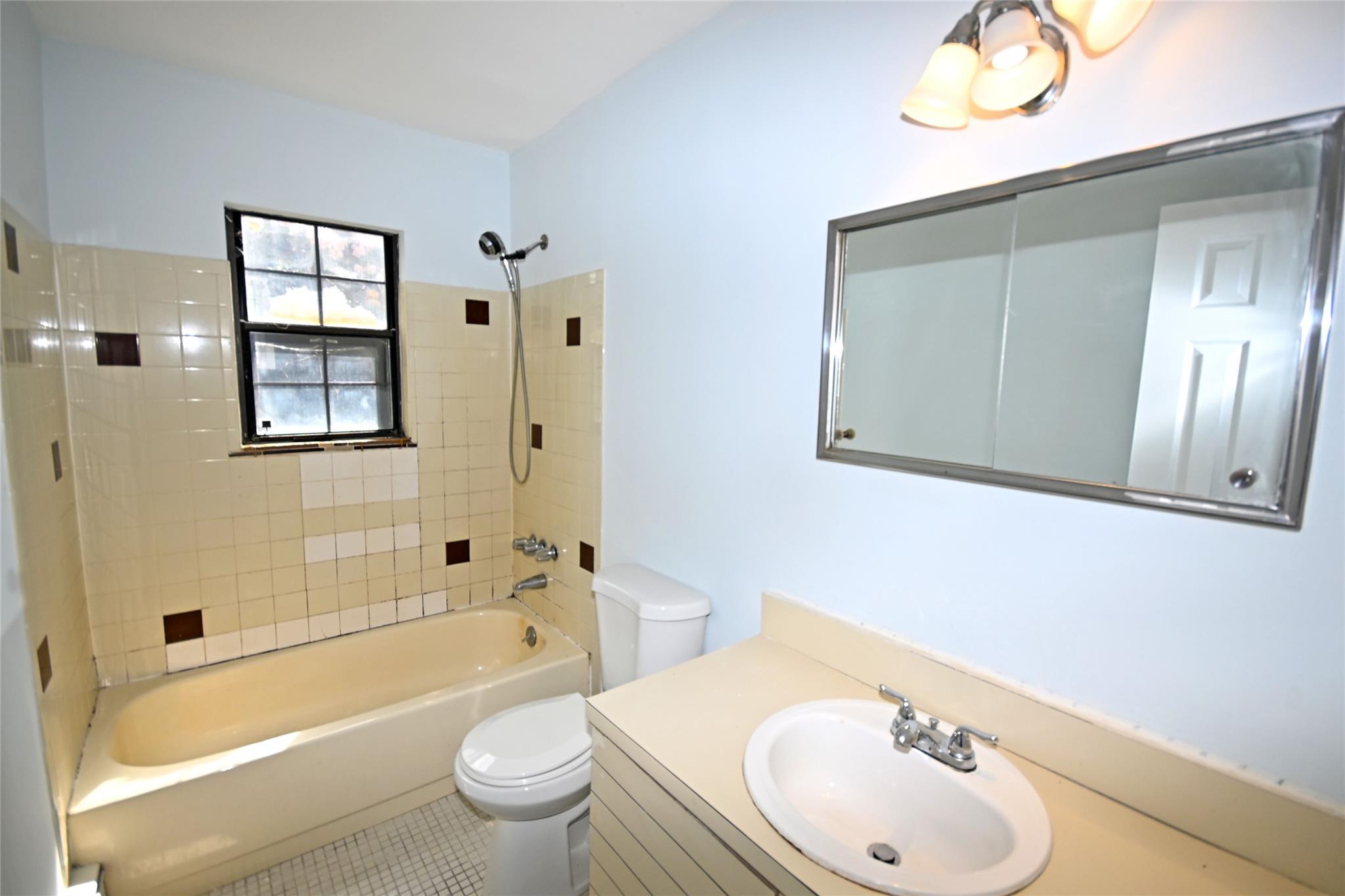 51 Manor Road, Valley Stream, NY 11580