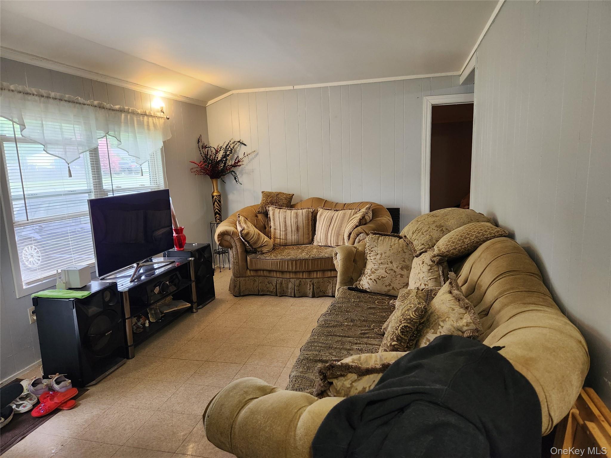 548 Taylor Avenue, East Patchogue, NY 11772