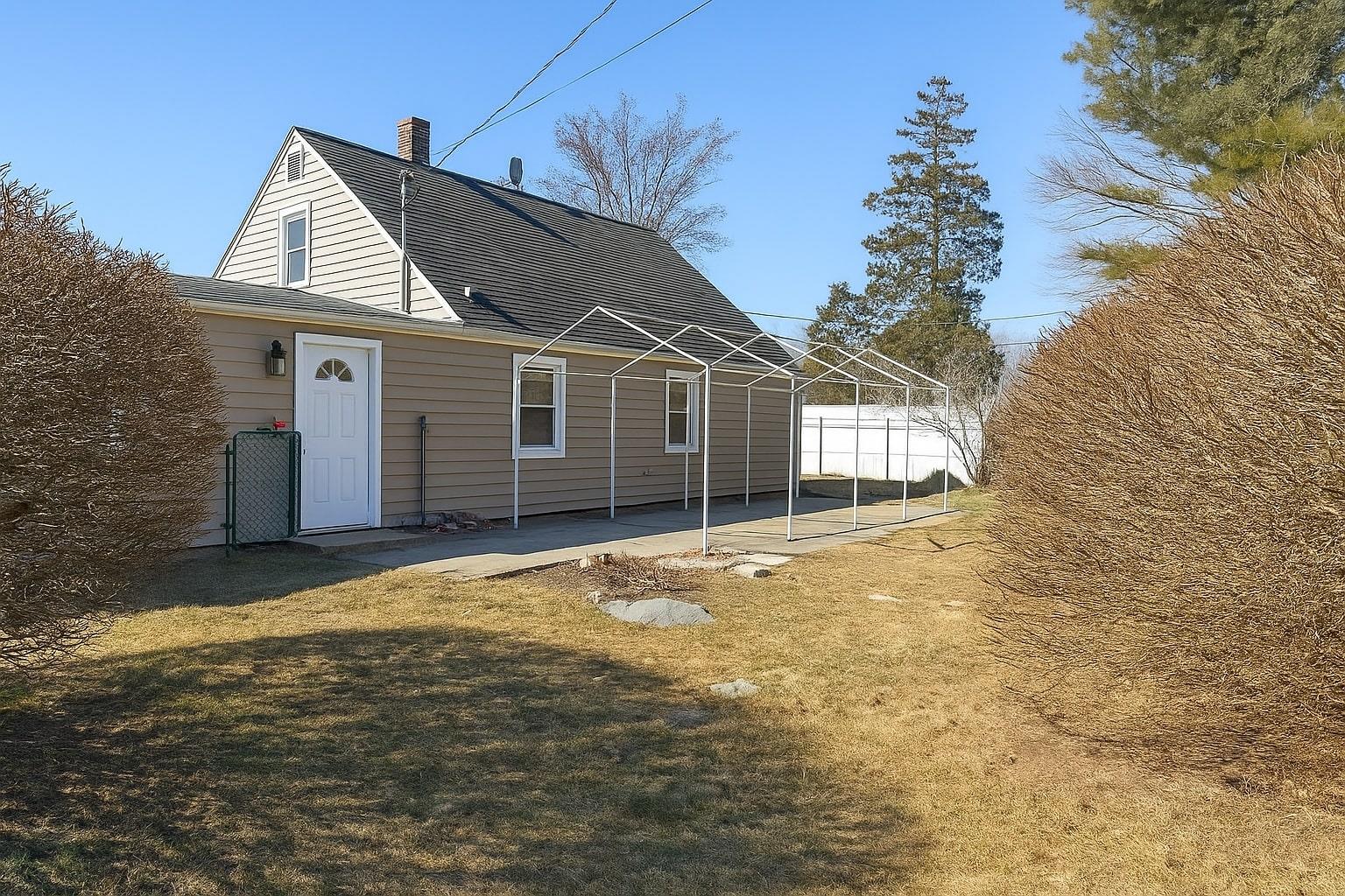 13 Curve Lane, Levittown, NY 11756