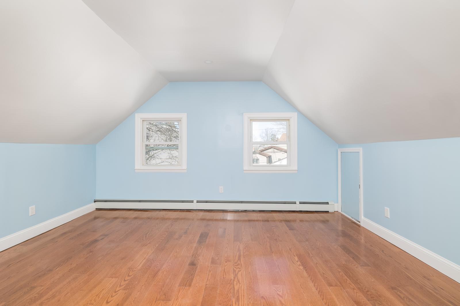 13 Curve Lane, Levittown, NY 11756