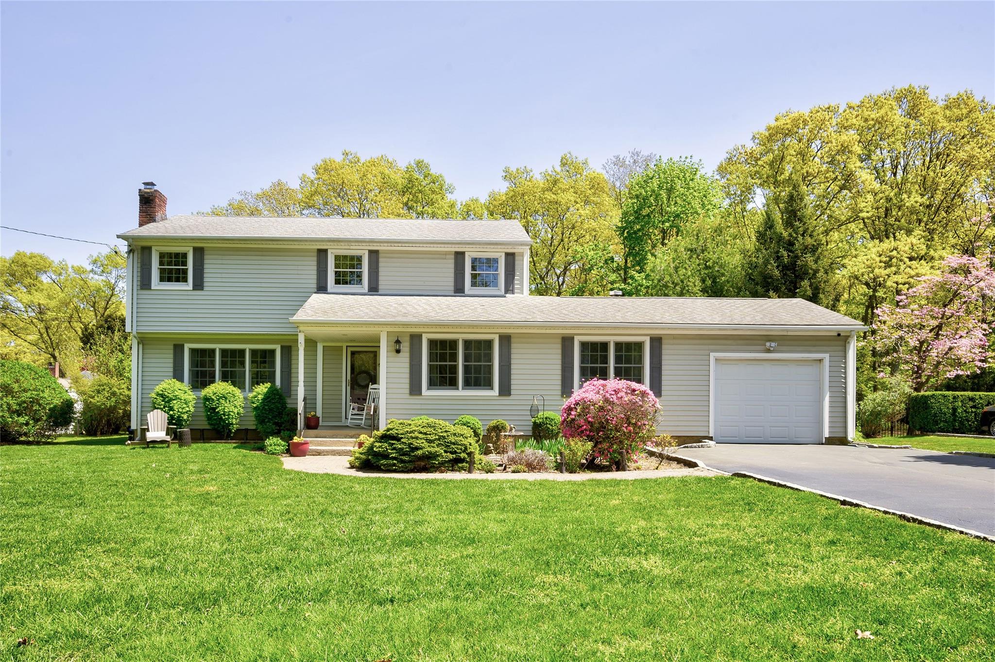 55 Hillside Avenue, Saint James, NY 11780