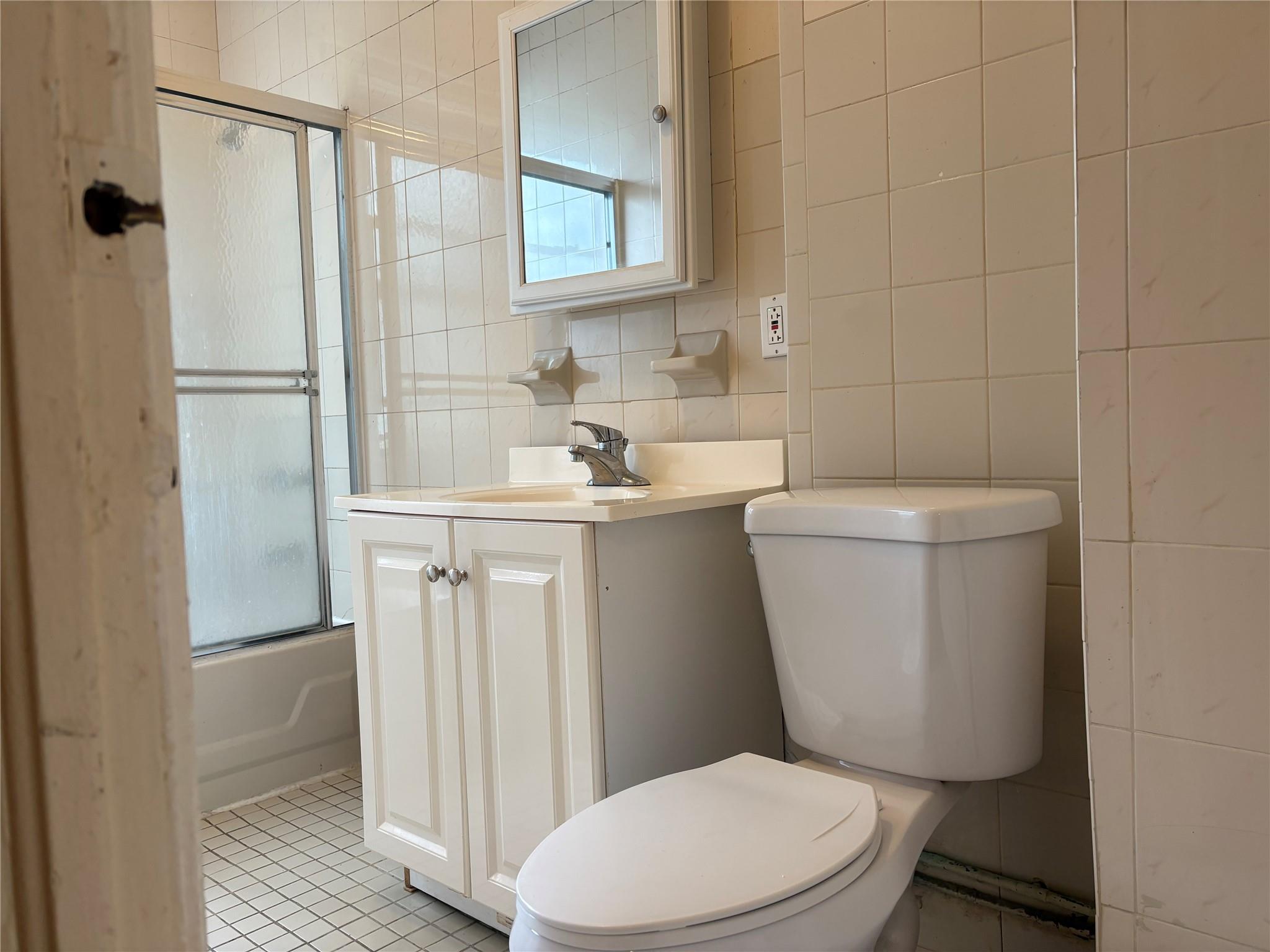 87-38 94th Street, Woodhaven, NY 11421