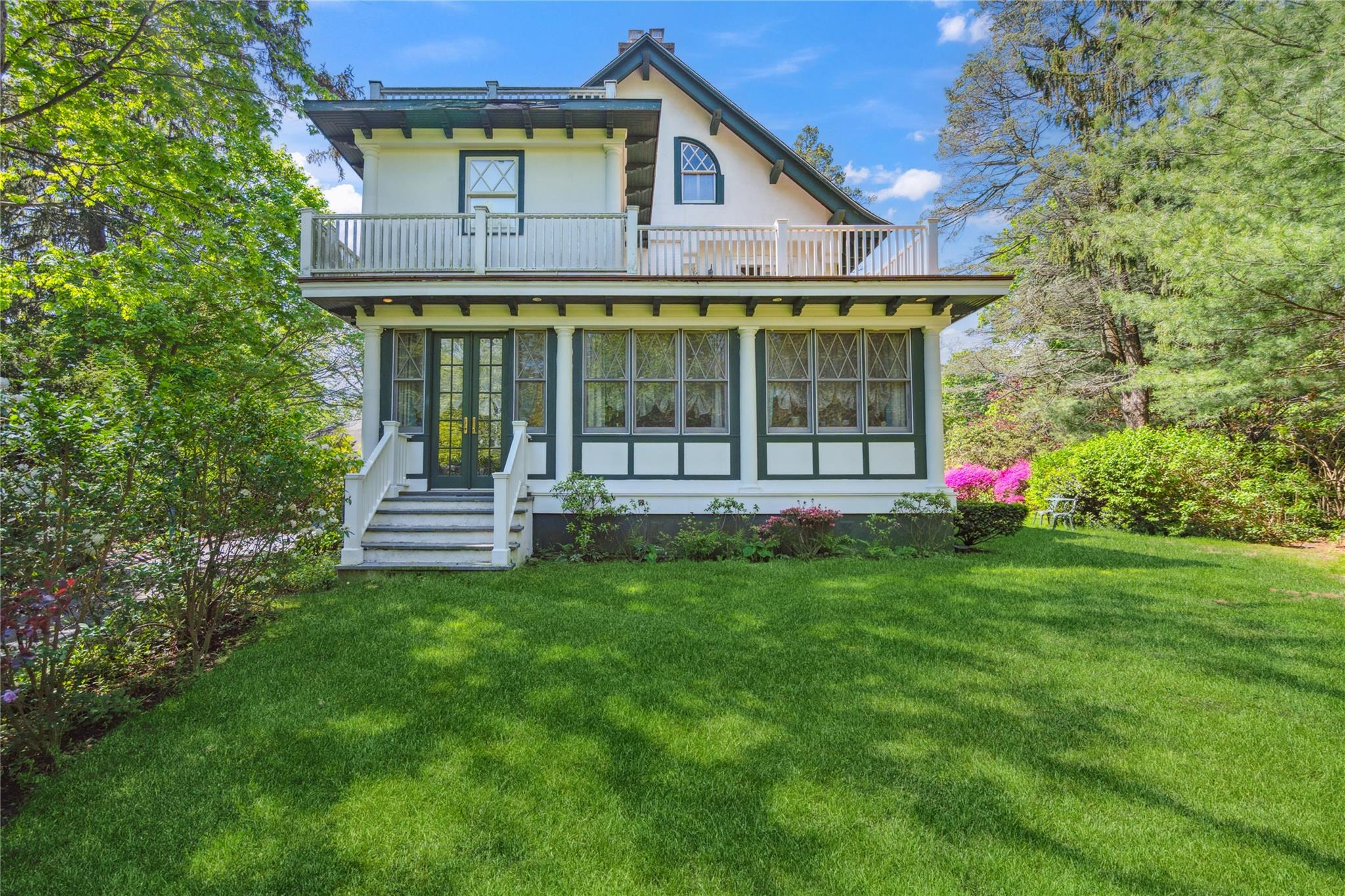 17 The Intervale, Roslyn Estates, NY 11576