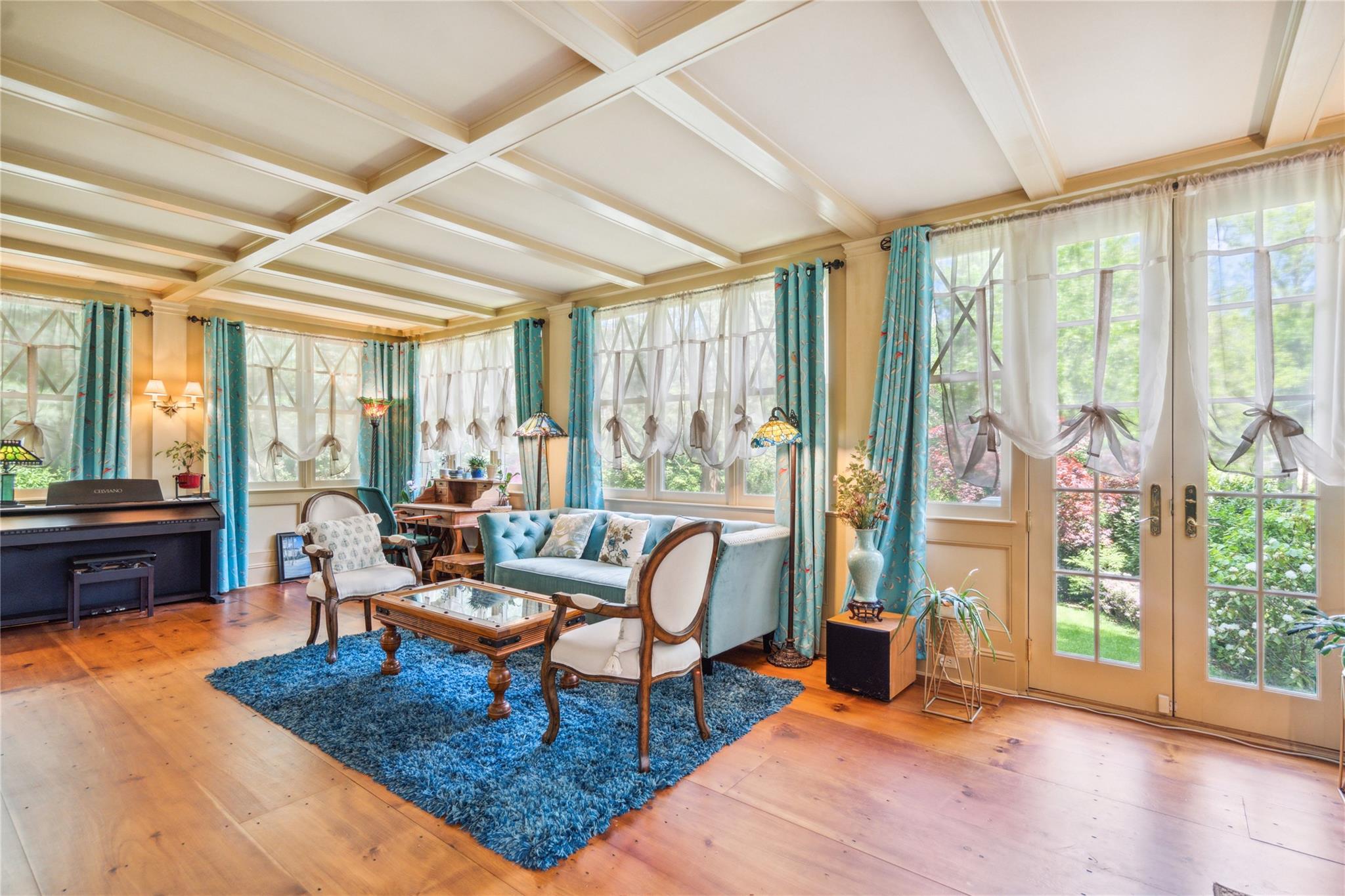 17 The Intervale, Roslyn Estates, NY 11576