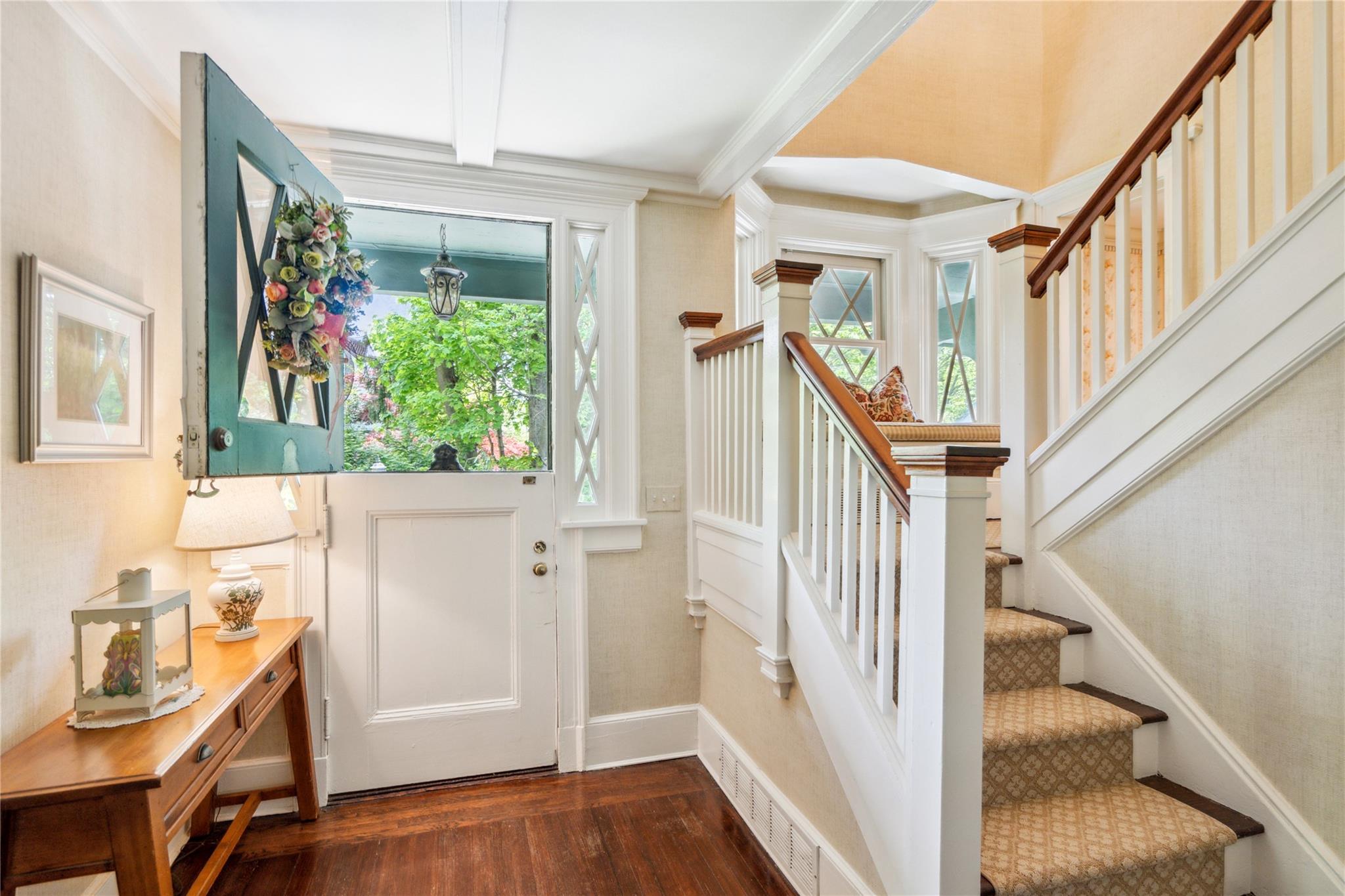 17 The Intervale, Roslyn Estates, NY 11576