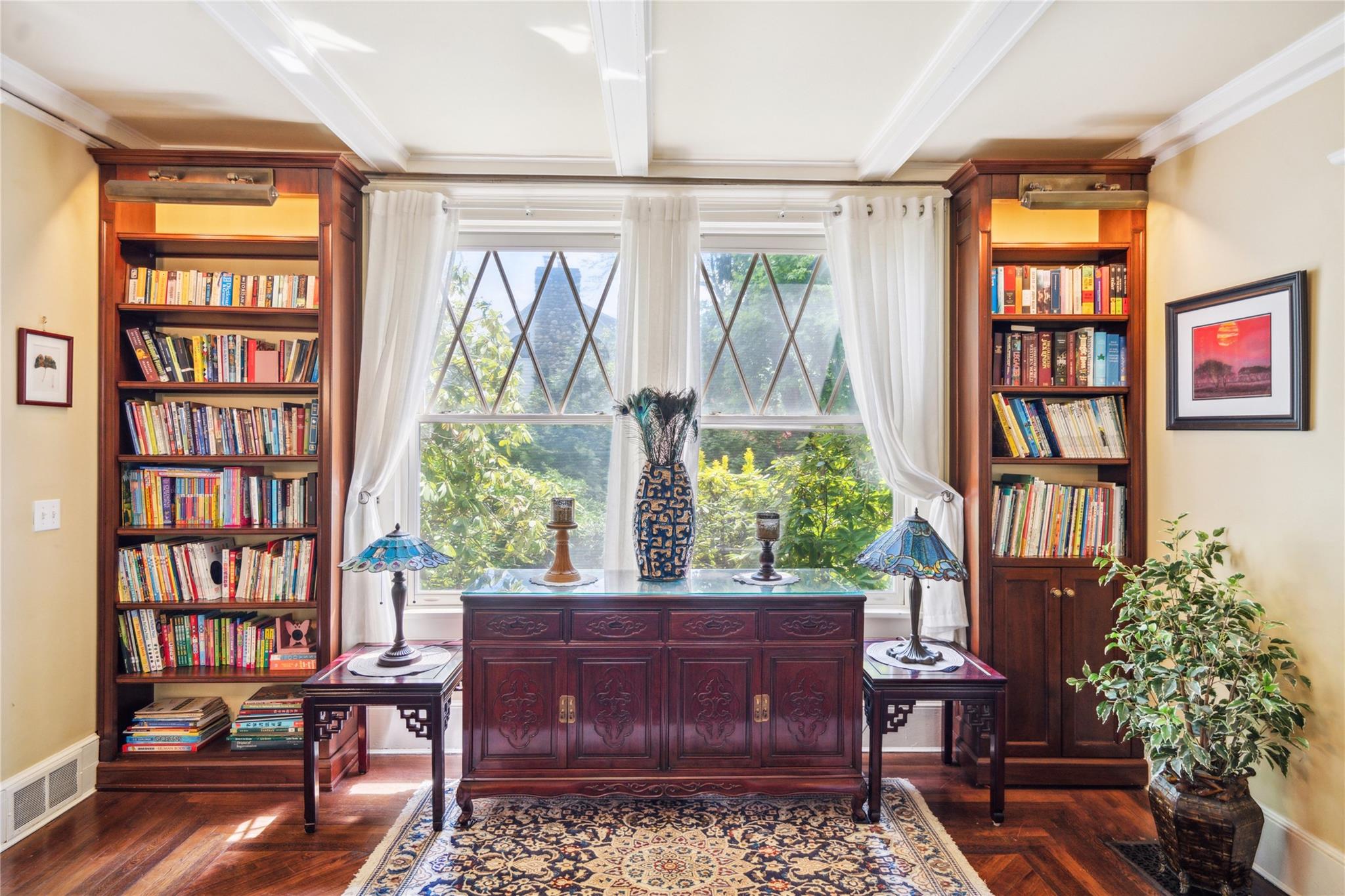 17 The Intervale, Roslyn Estates, NY 11576