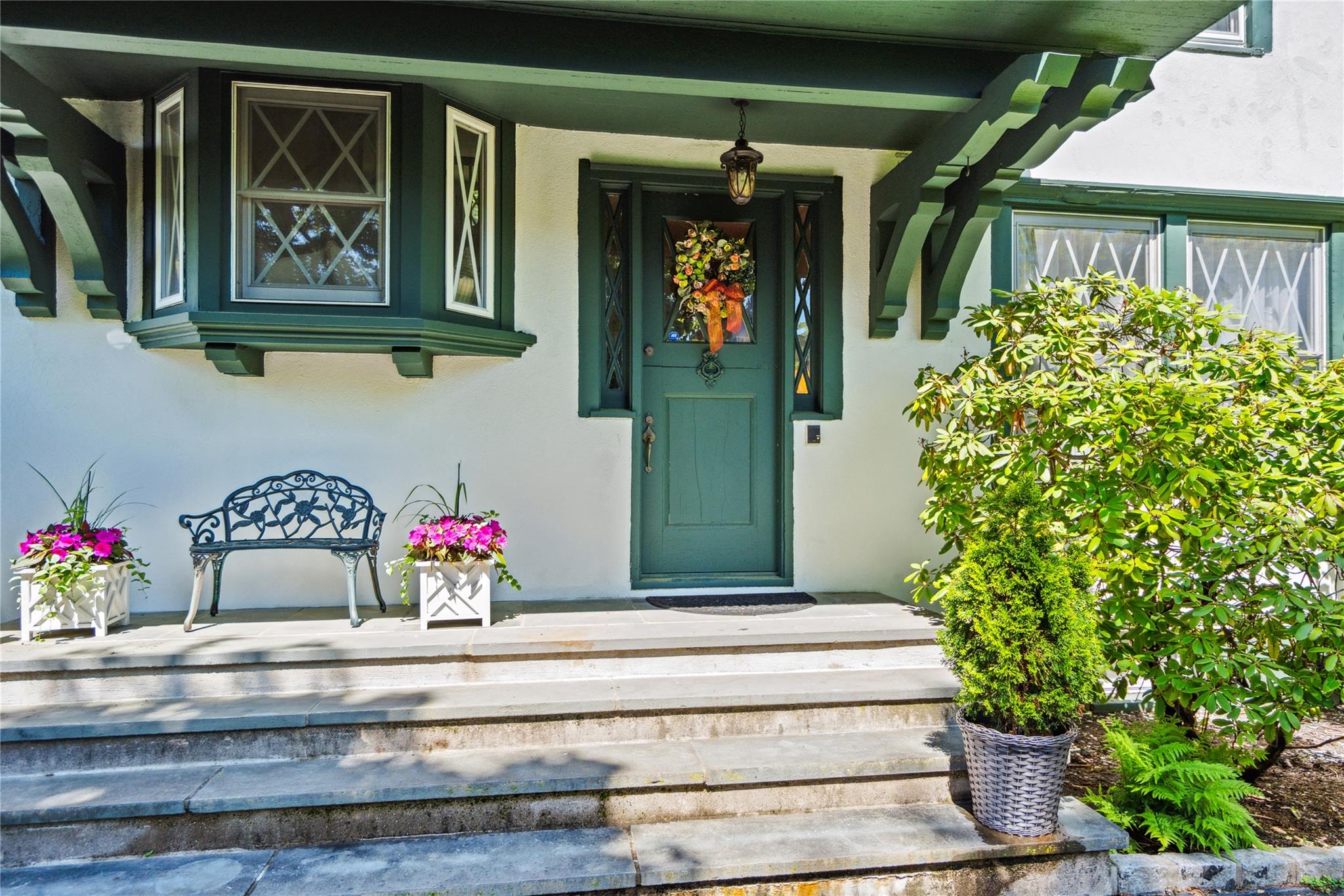 17 The Intervale, Roslyn Estates, NY 11576