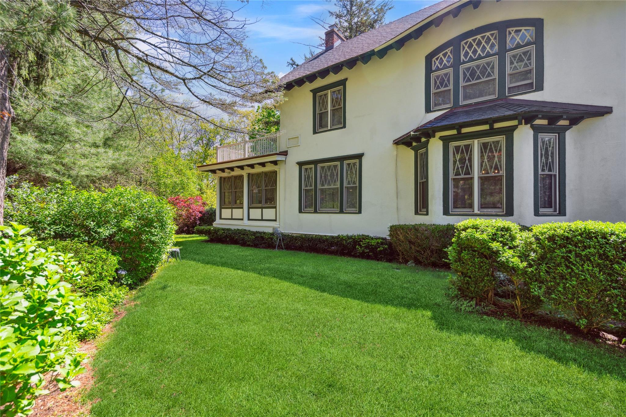 17 The Intervale, Roslyn Estates, NY 11576