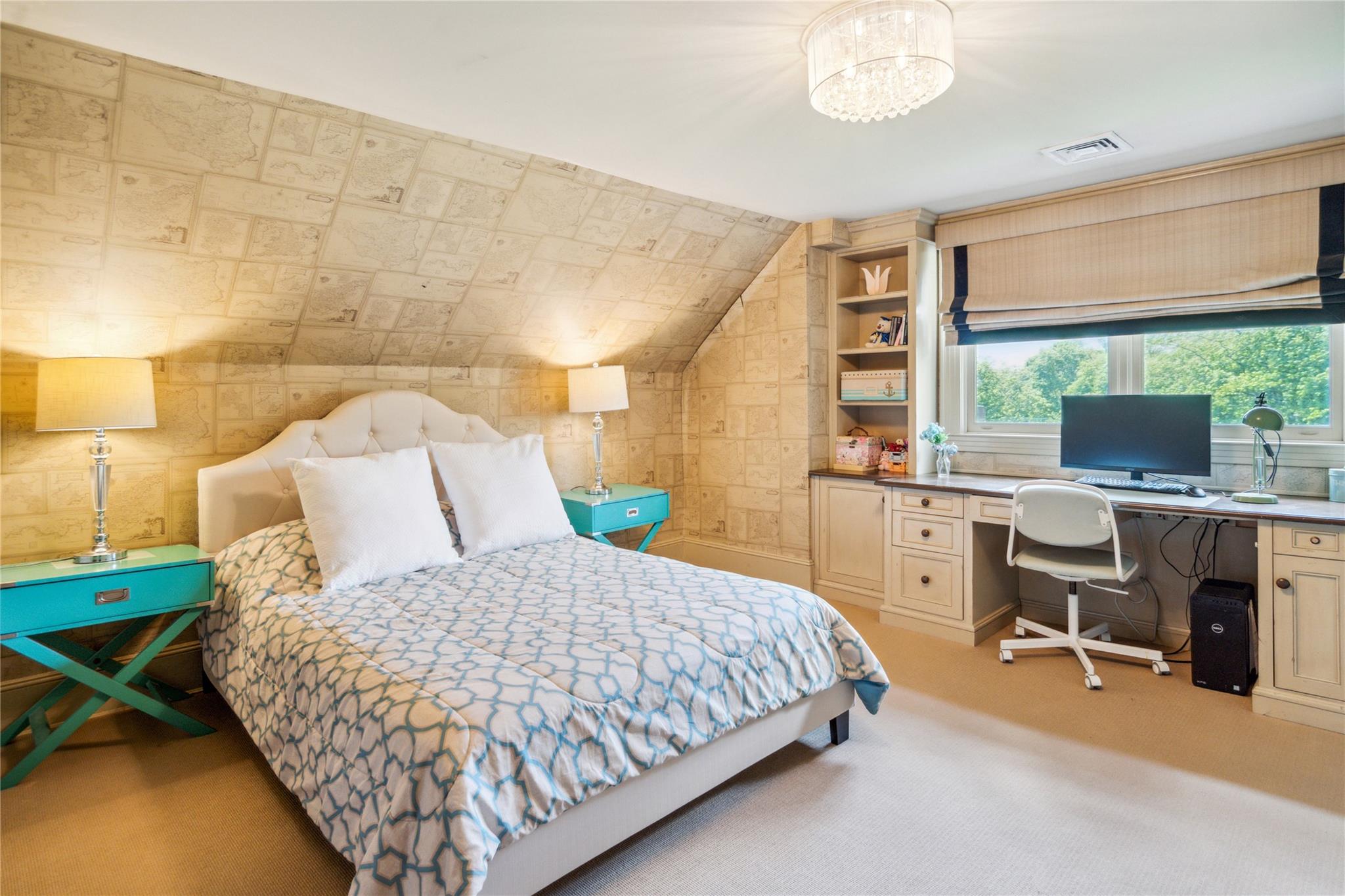 17 The Intervale, Roslyn Estates, NY 11576