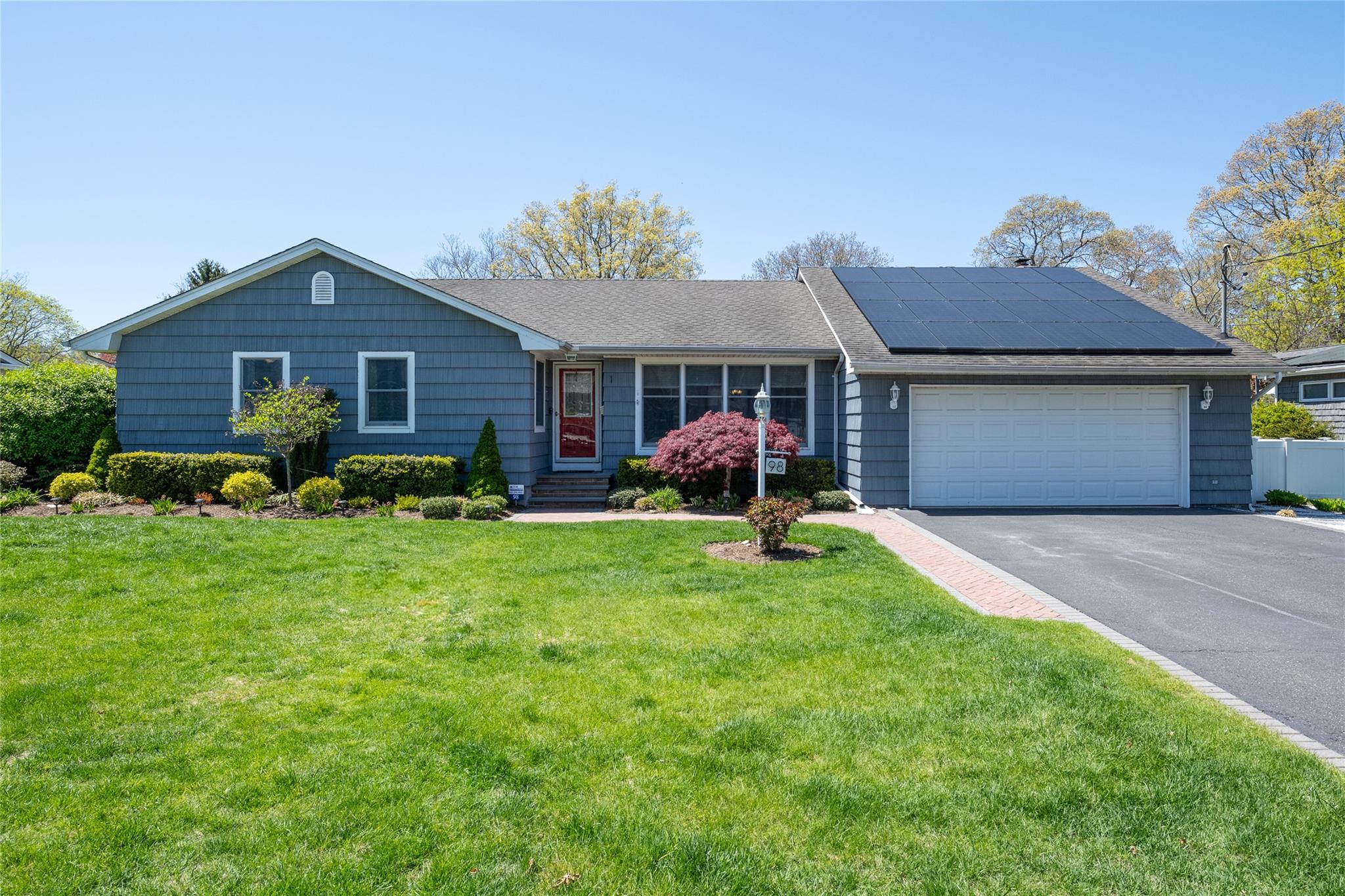 98 Gillette Avenue, Patchogue, NY 11772