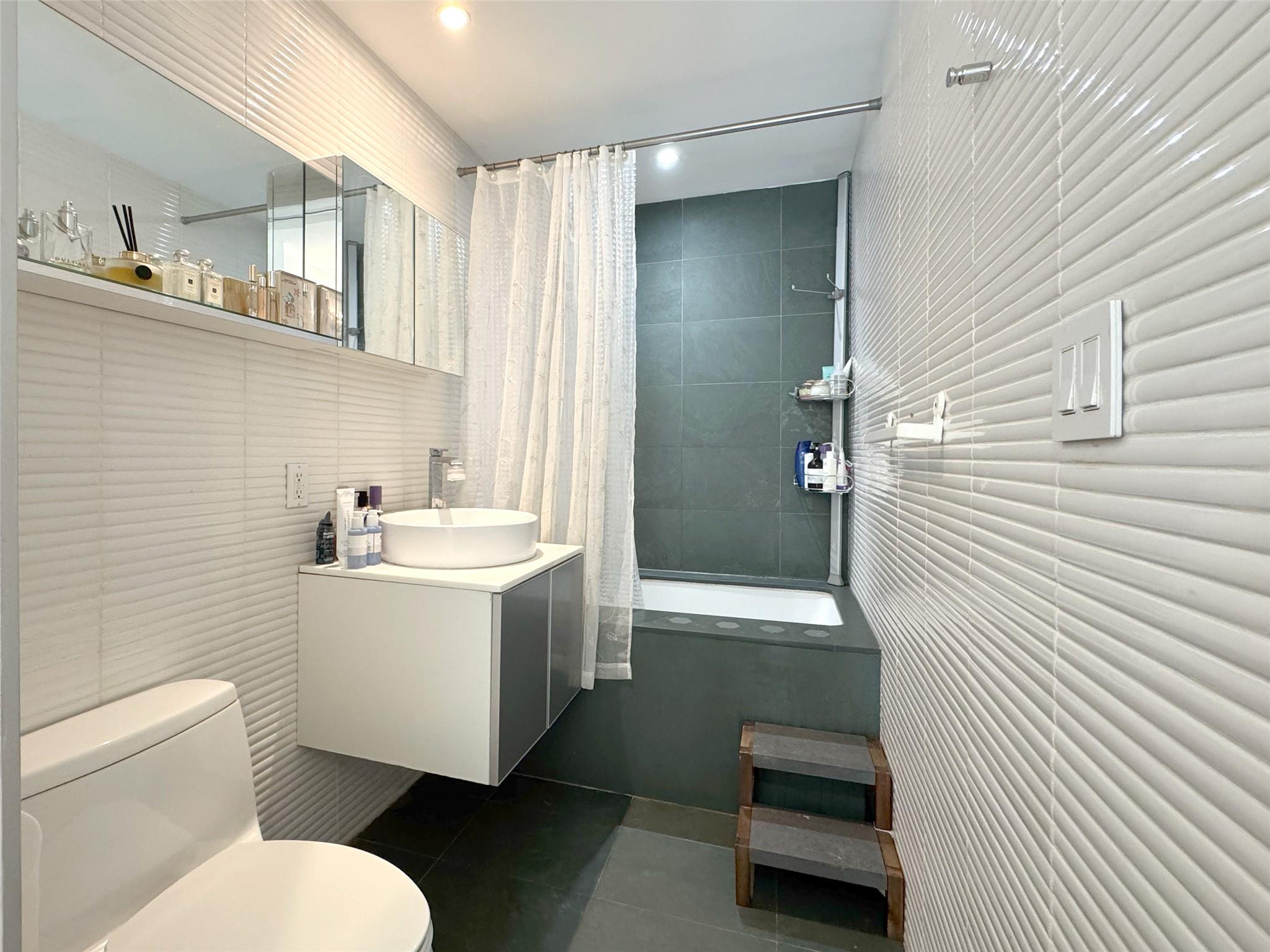 425 E 13th Street # 1J, New York (Manhattan), NY 10009