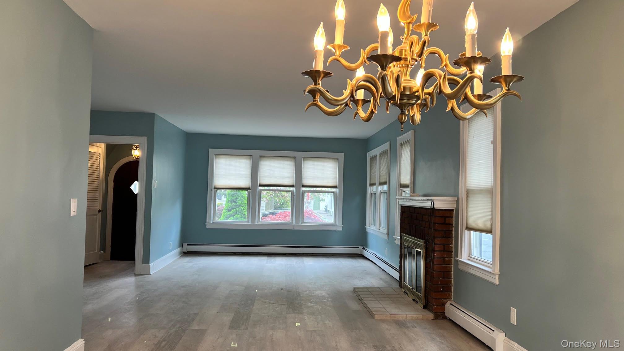 425 Marcellus Road, Mineola, NY 11501