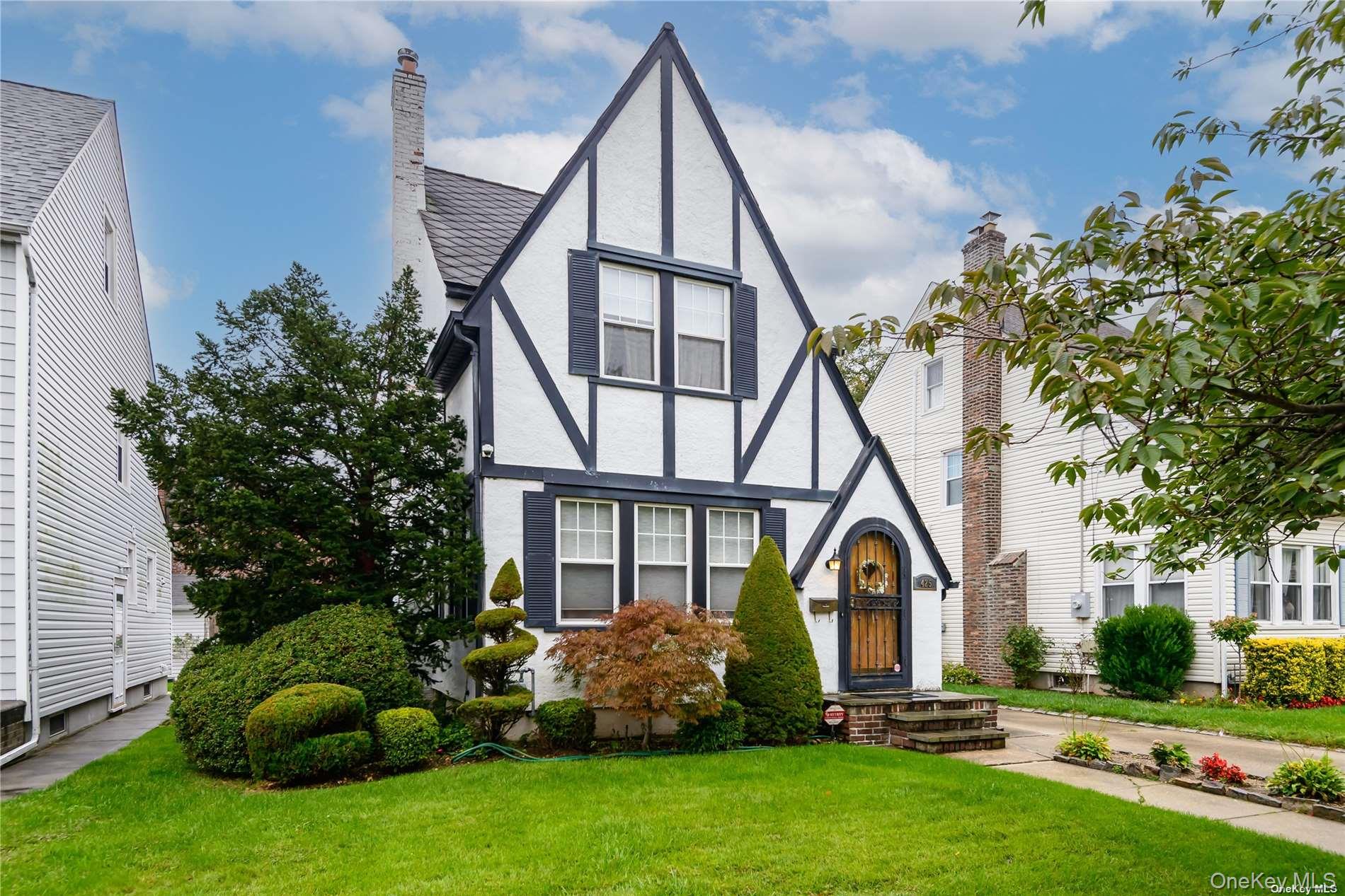 425 Marcellus Road, Mineola, NY 11501