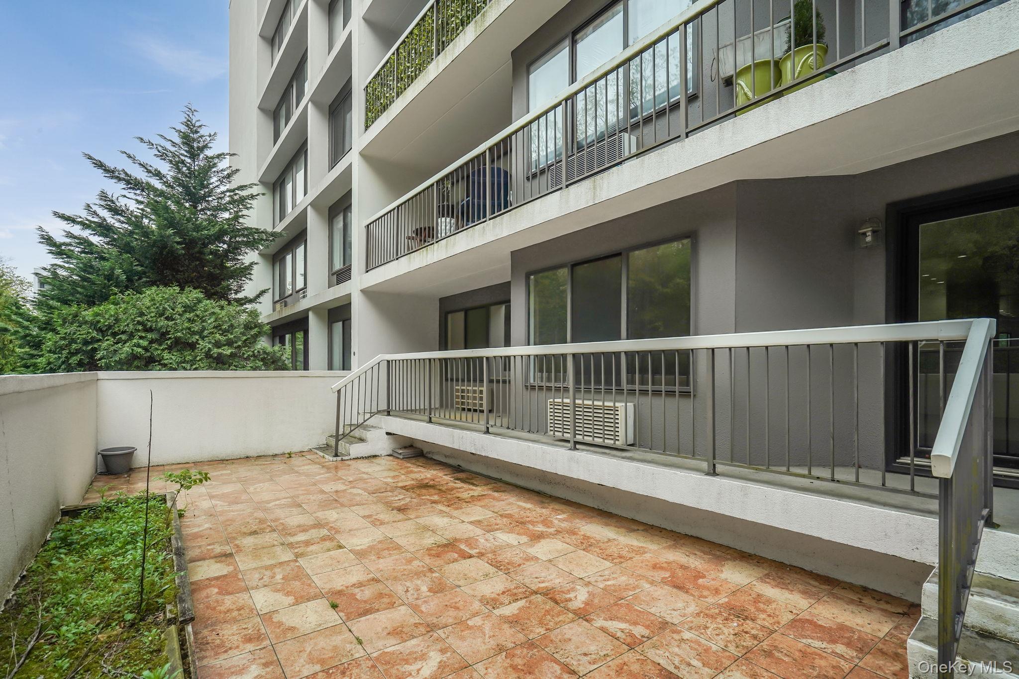 300 High Point Drive # 313, Hartsdale, NY 10530