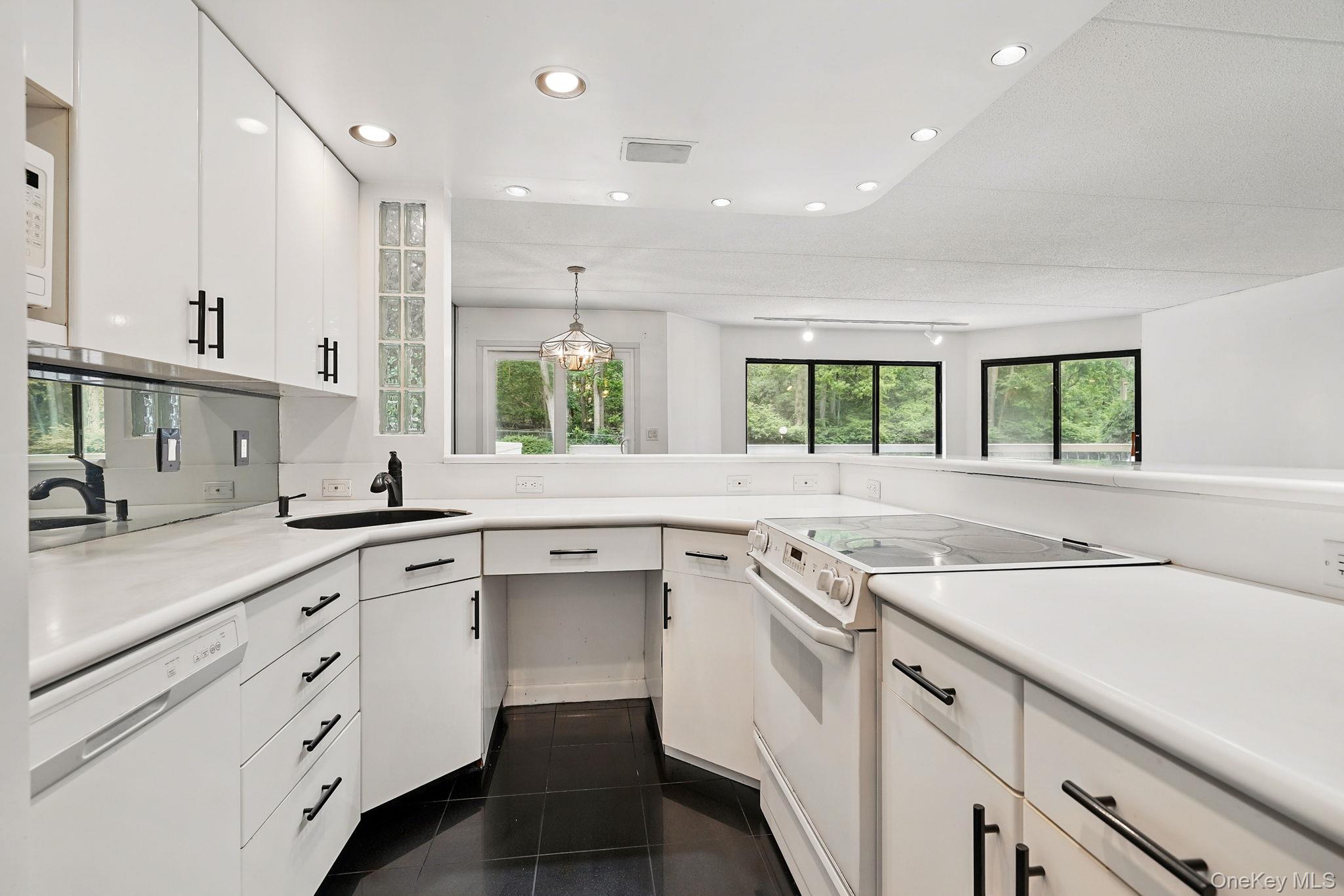 300 High Point Drive # 313, Hartsdale, NY 10530