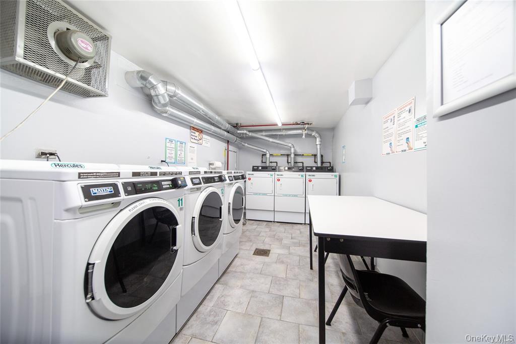 241-20 Northern Blvd # 5E, Little Neck, NY 11362