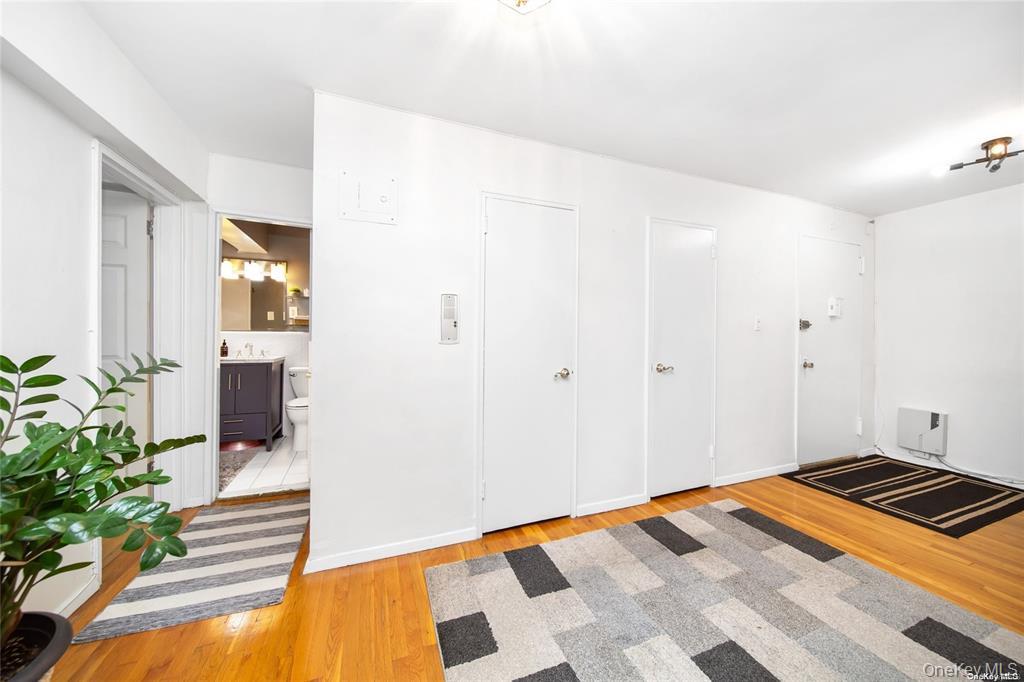 241-20 Northern Blvd # 5E, Little Neck, NY 11362