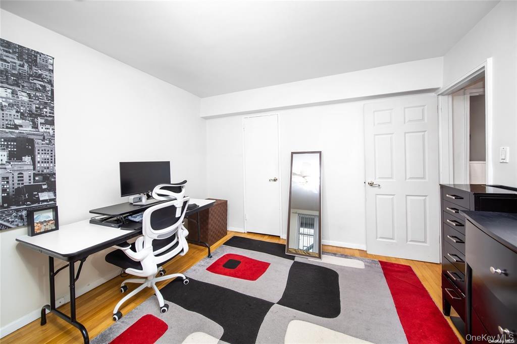 241-20 Northern Blvd # 5E, Little Neck, NY 11362