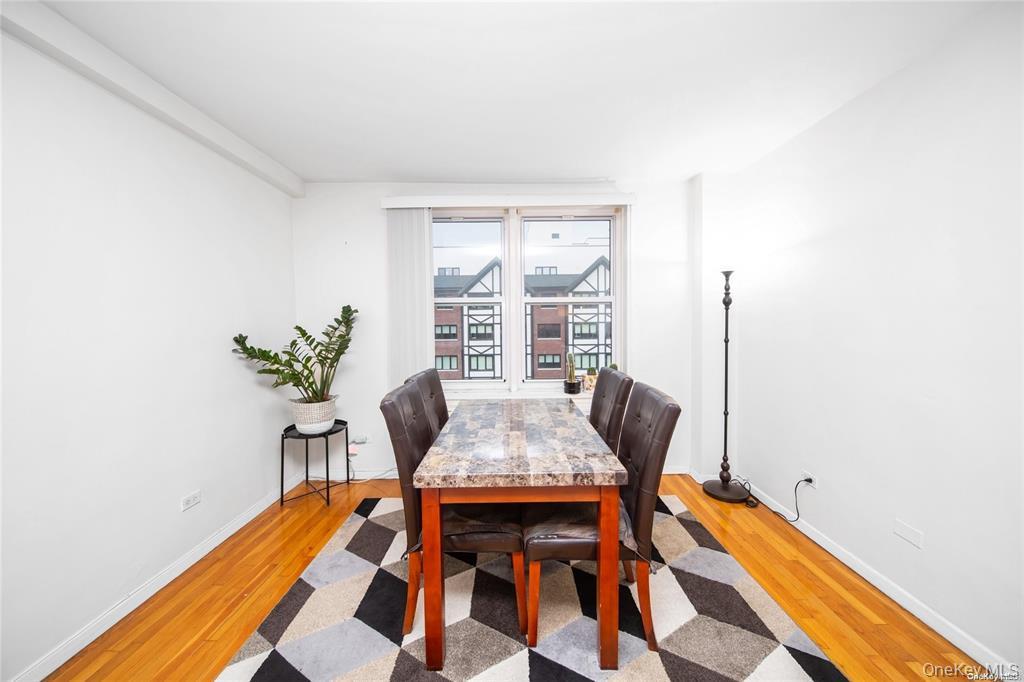 241-20 Northern Blvd # 5E, Little Neck, NY 11362