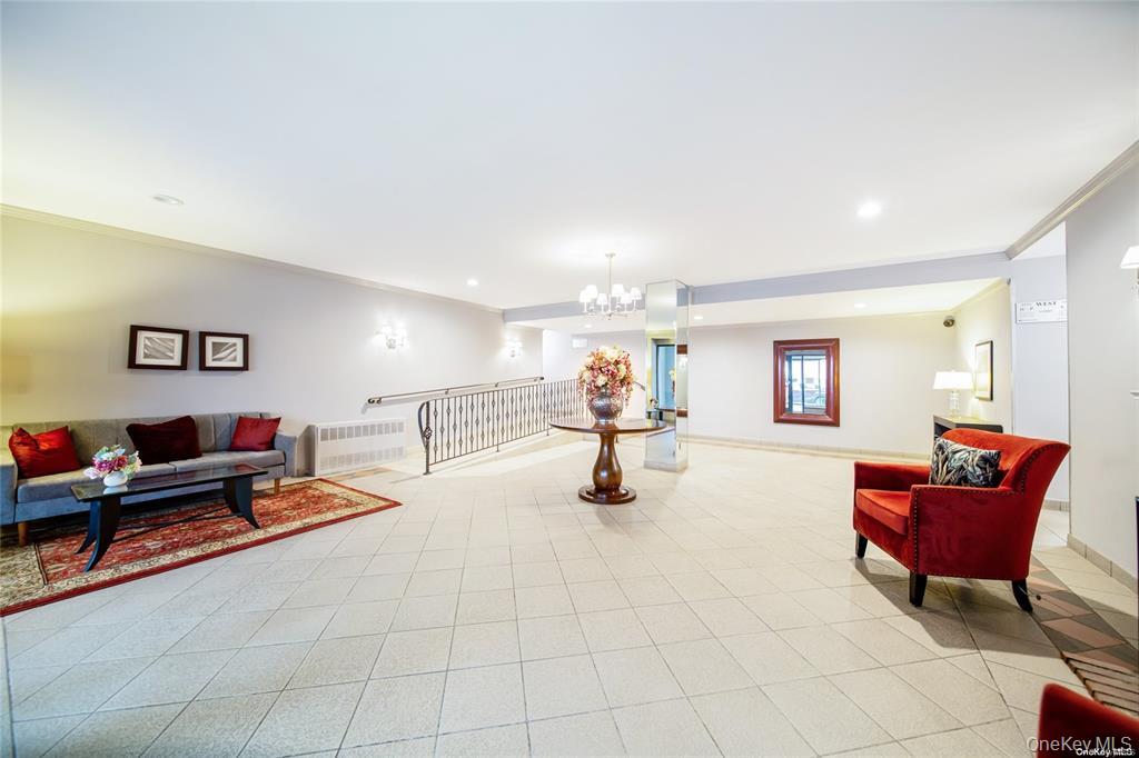 241-20 Northern Blvd # 5E, Little Neck, NY 11362