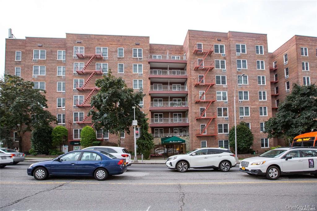 241-20 Northern Blvd # 5E, Little Neck, NY 11362