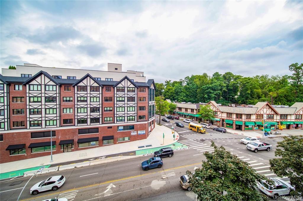 241-20 Northern Blvd # 5E, Little Neck, NY 11362