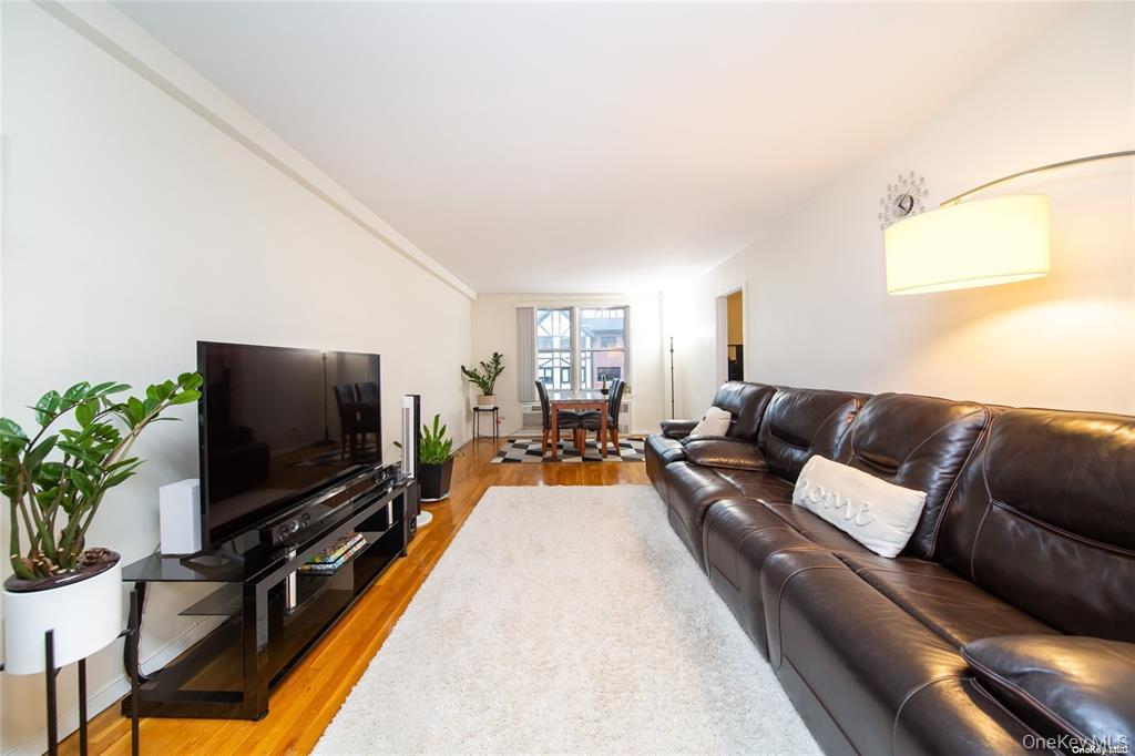 241-20 Northern Blvd # 5E, Little Neck, NY 11362