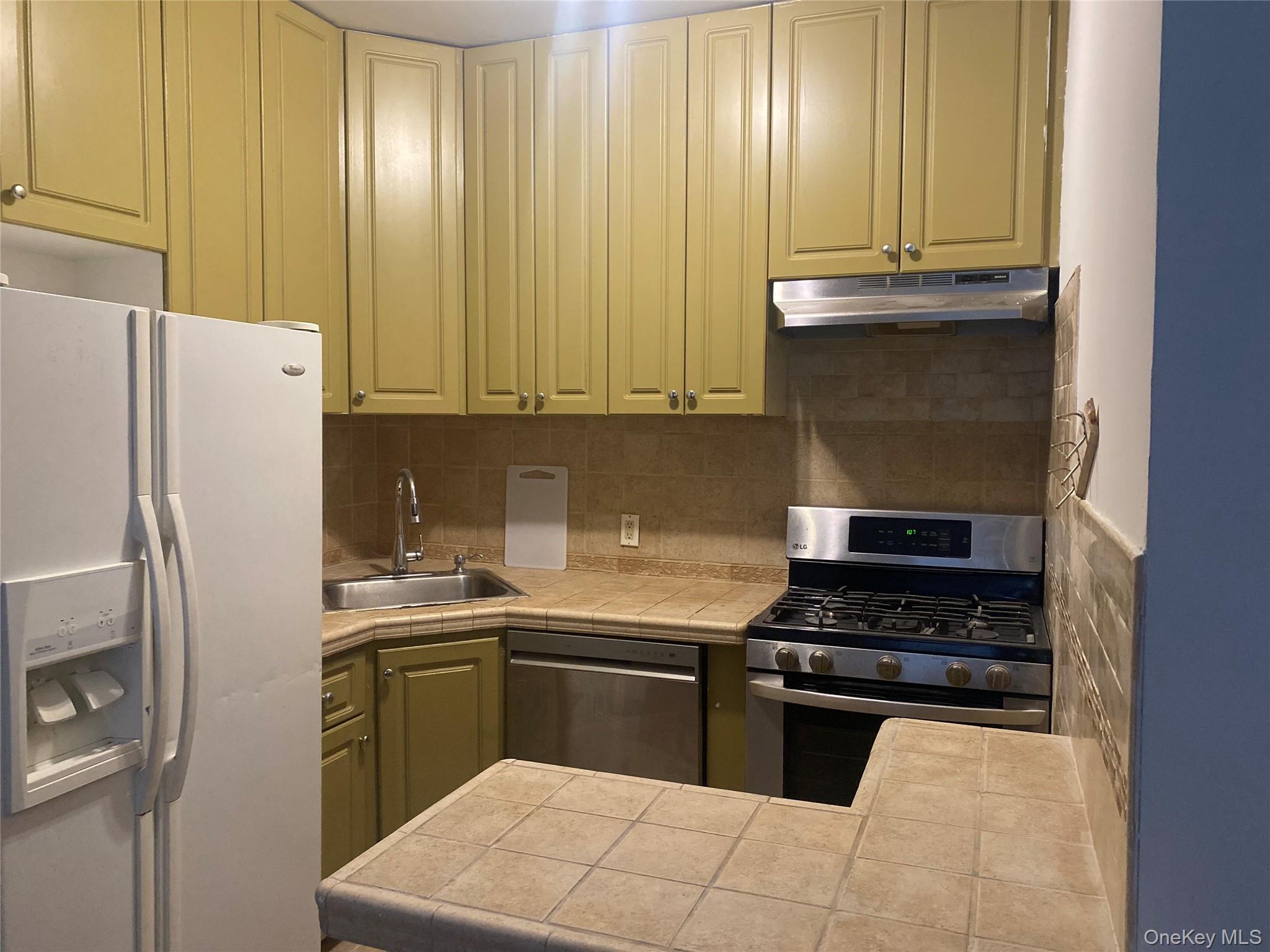 8410 101st Street # 3U, Richmond Hill, NY 11418