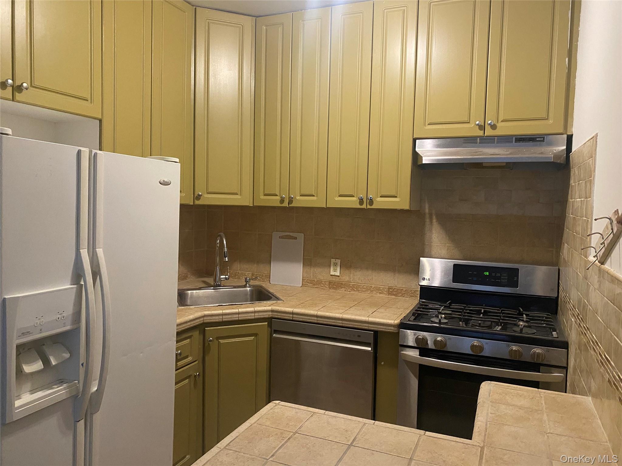 8410 101st Street # 3U, Richmond Hill, NY 11418