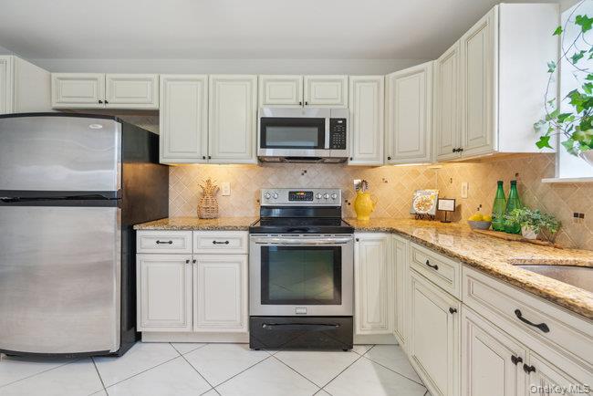 106 E Midland Pond Court # First Floor, Moriches, NY 11955